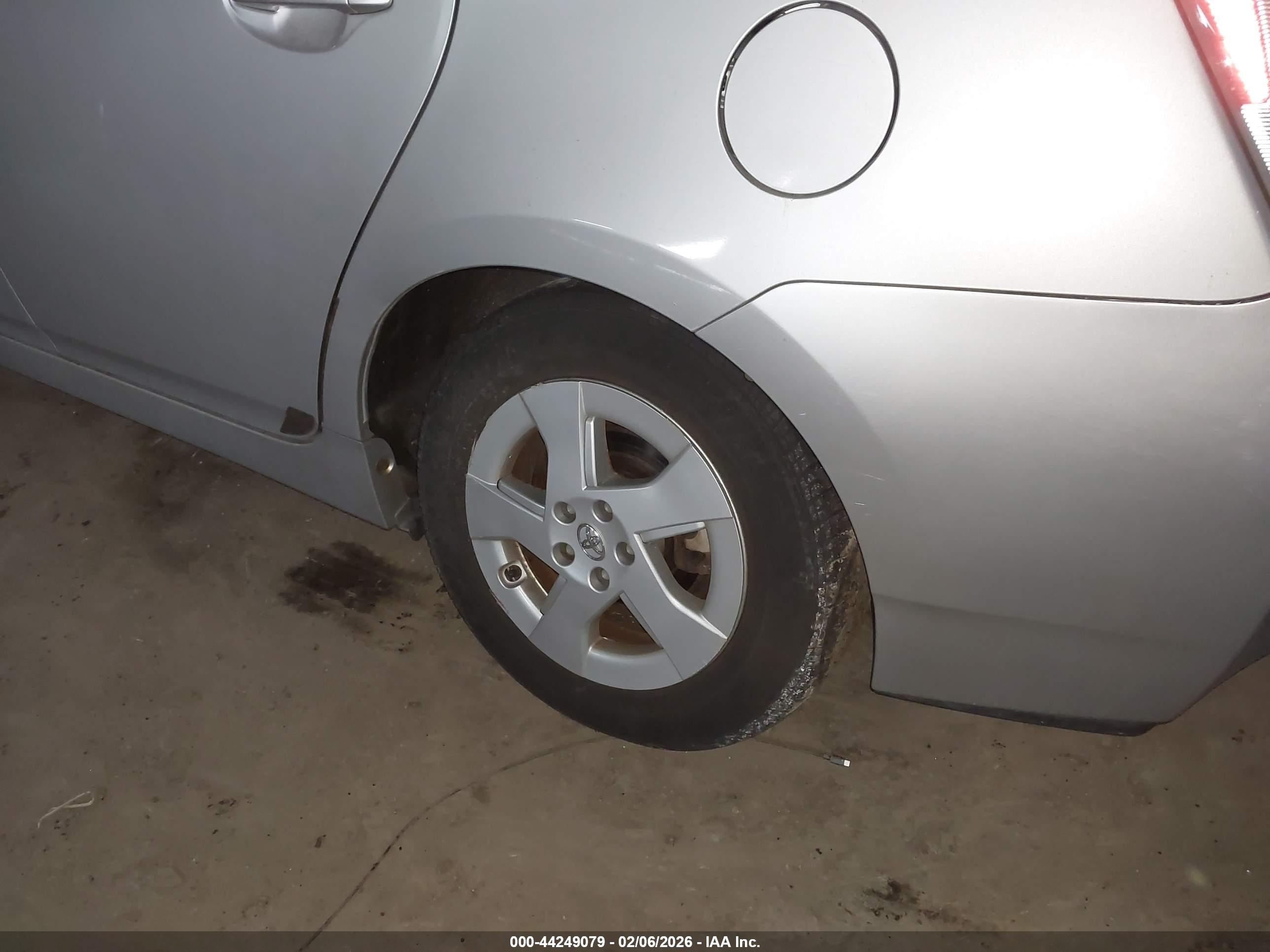 TOYOTA PRIUS image 6