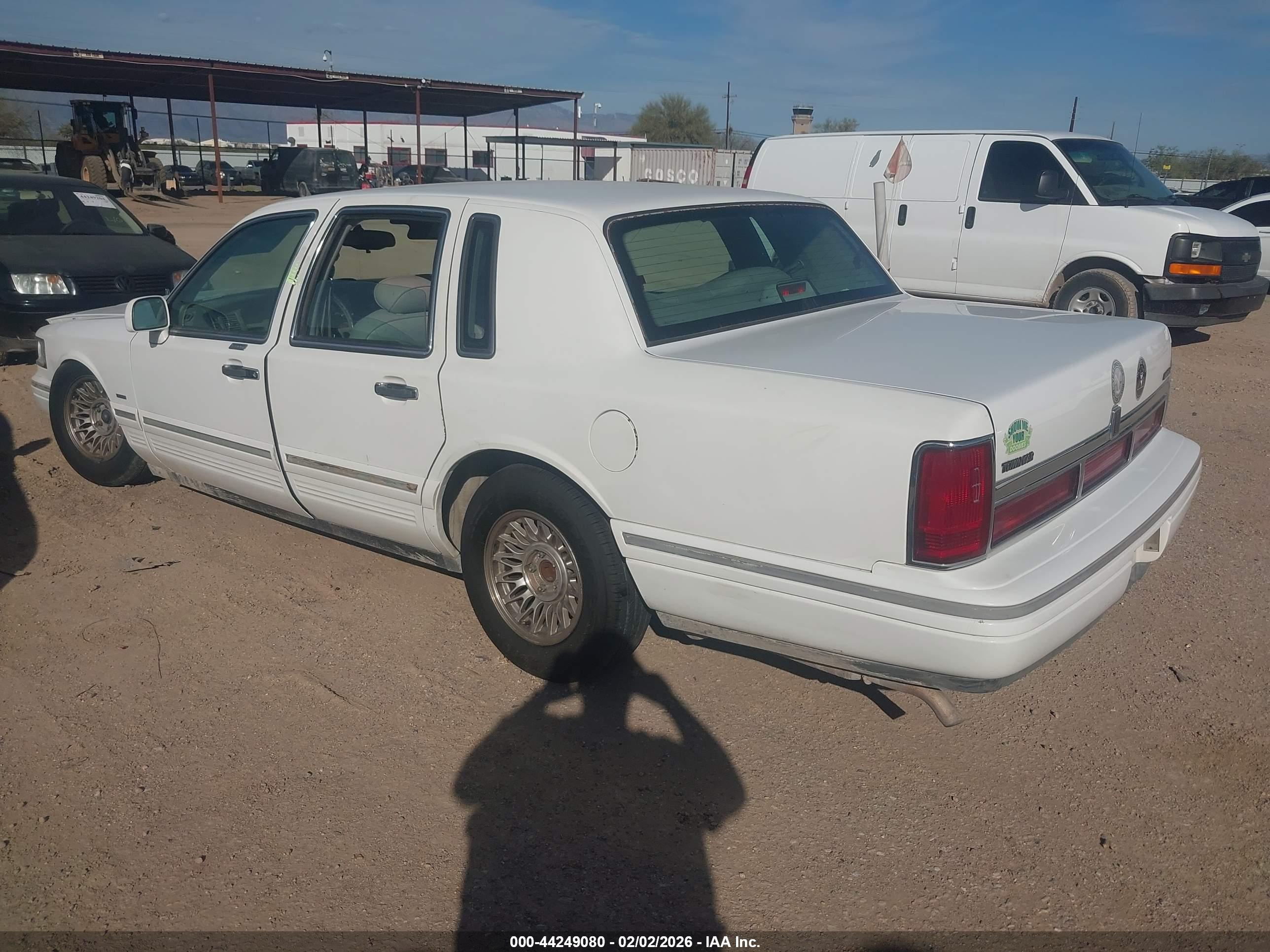 LINCOLN TOWN image 3