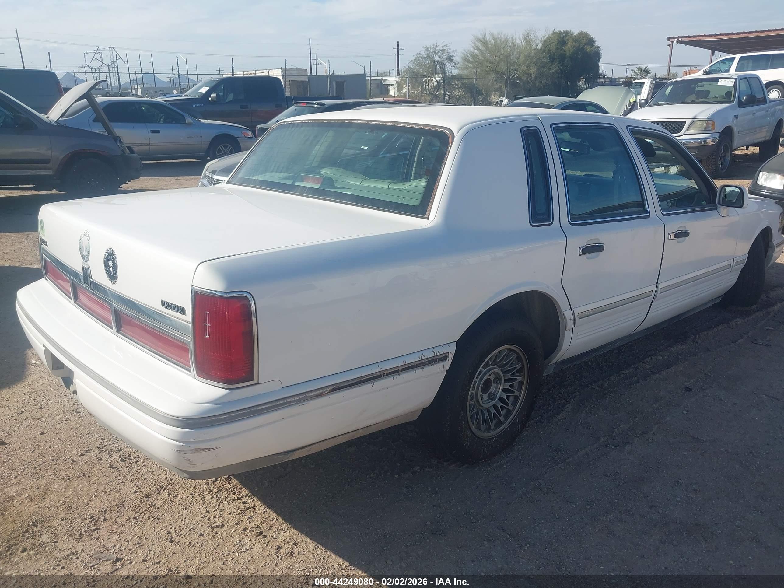 LINCOLN TOWN image 4