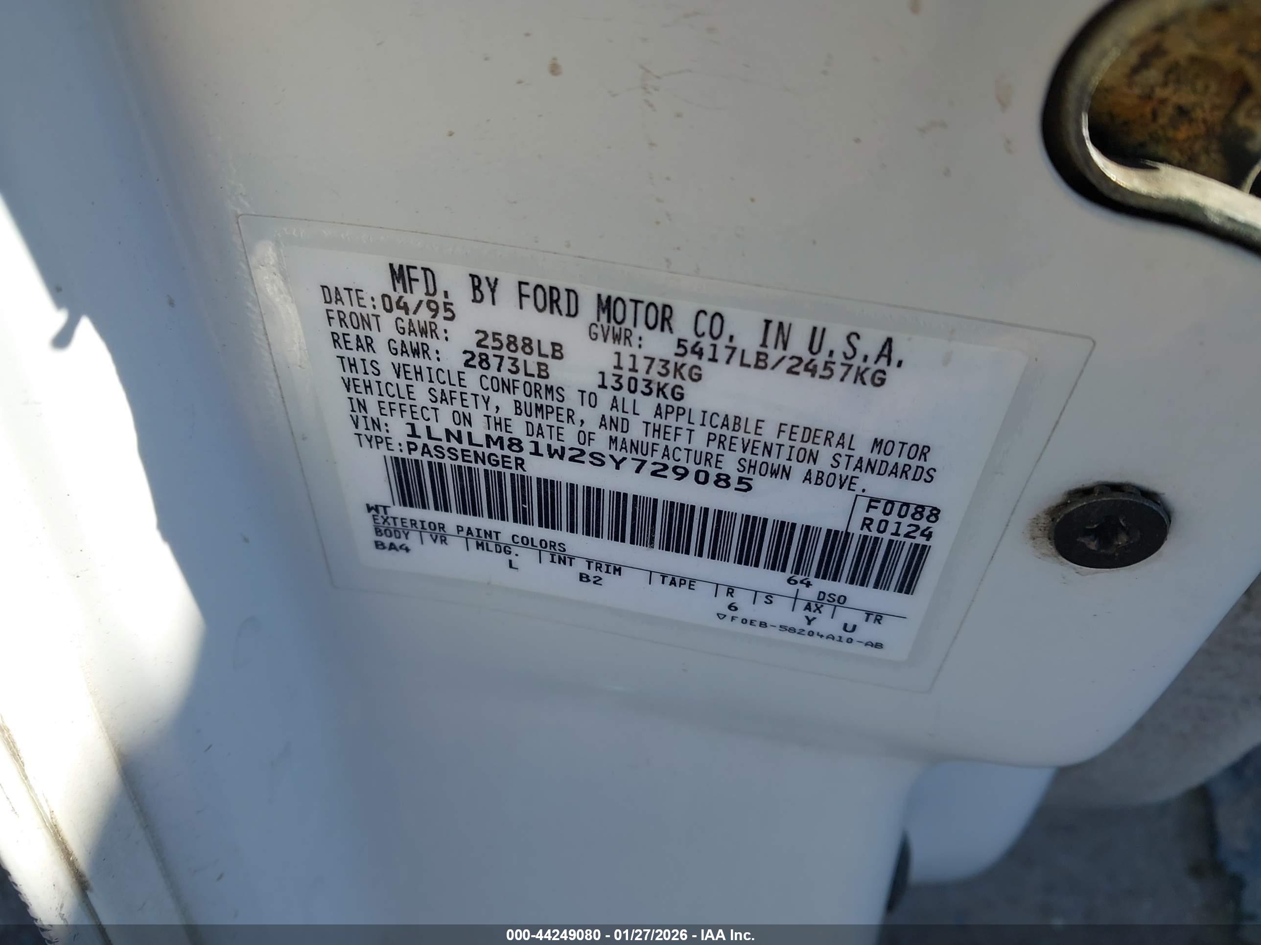 LINCOLN TOWN image 9