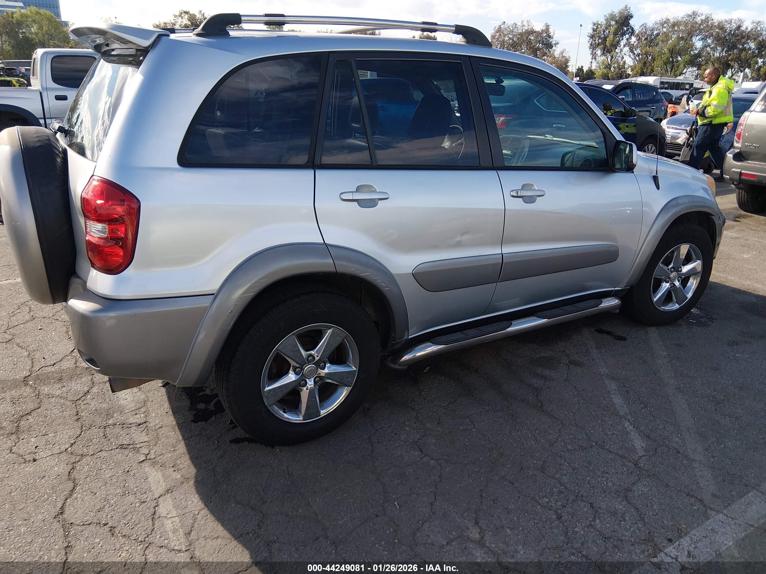 TOYOTA RAV4 image 4