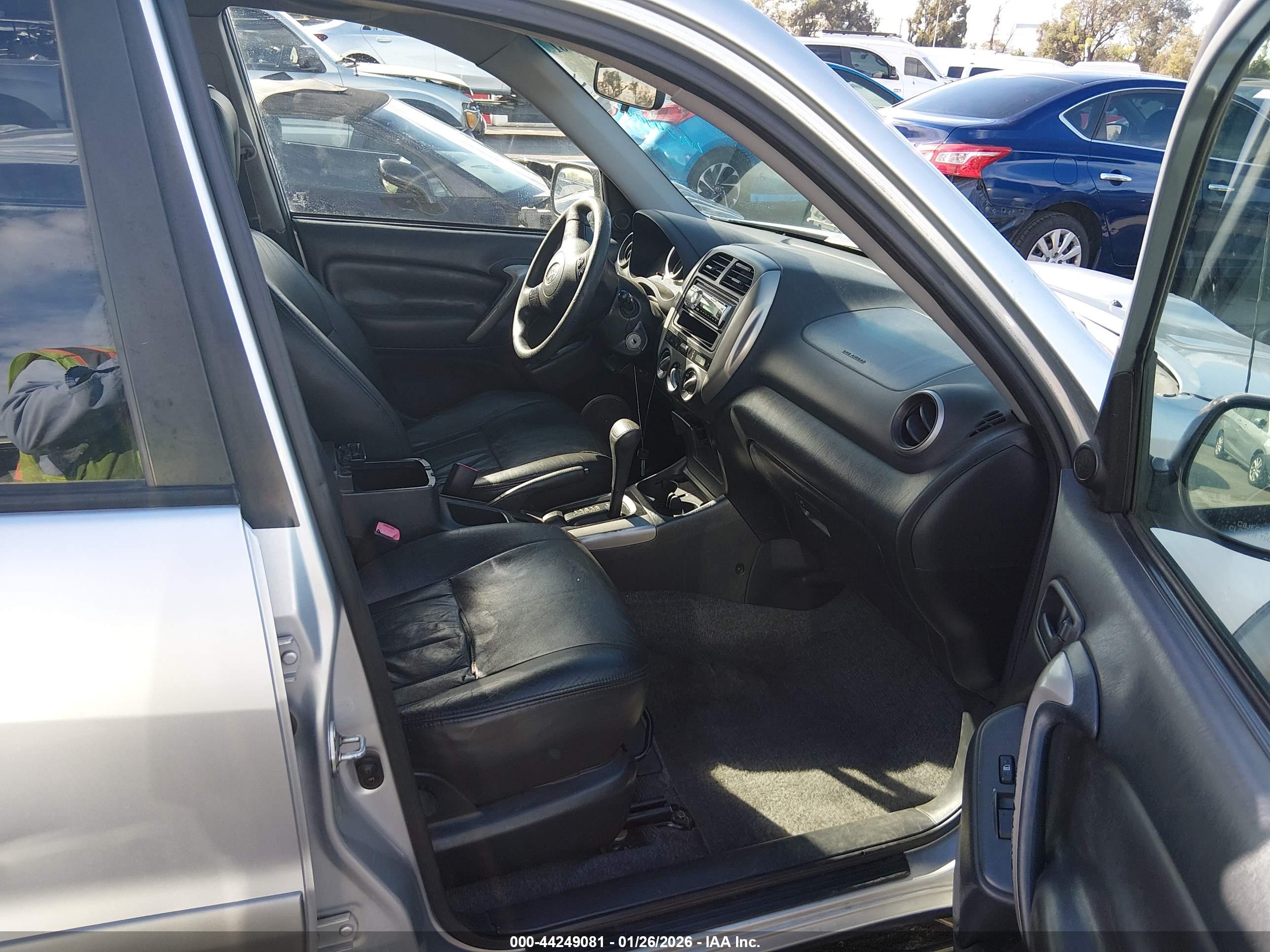 TOYOTA RAV4 image 5