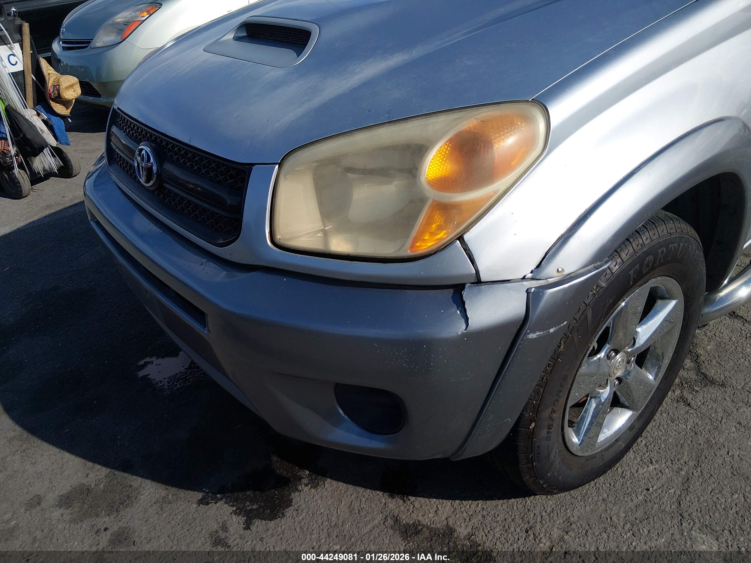 TOYOTA RAV4 image 6