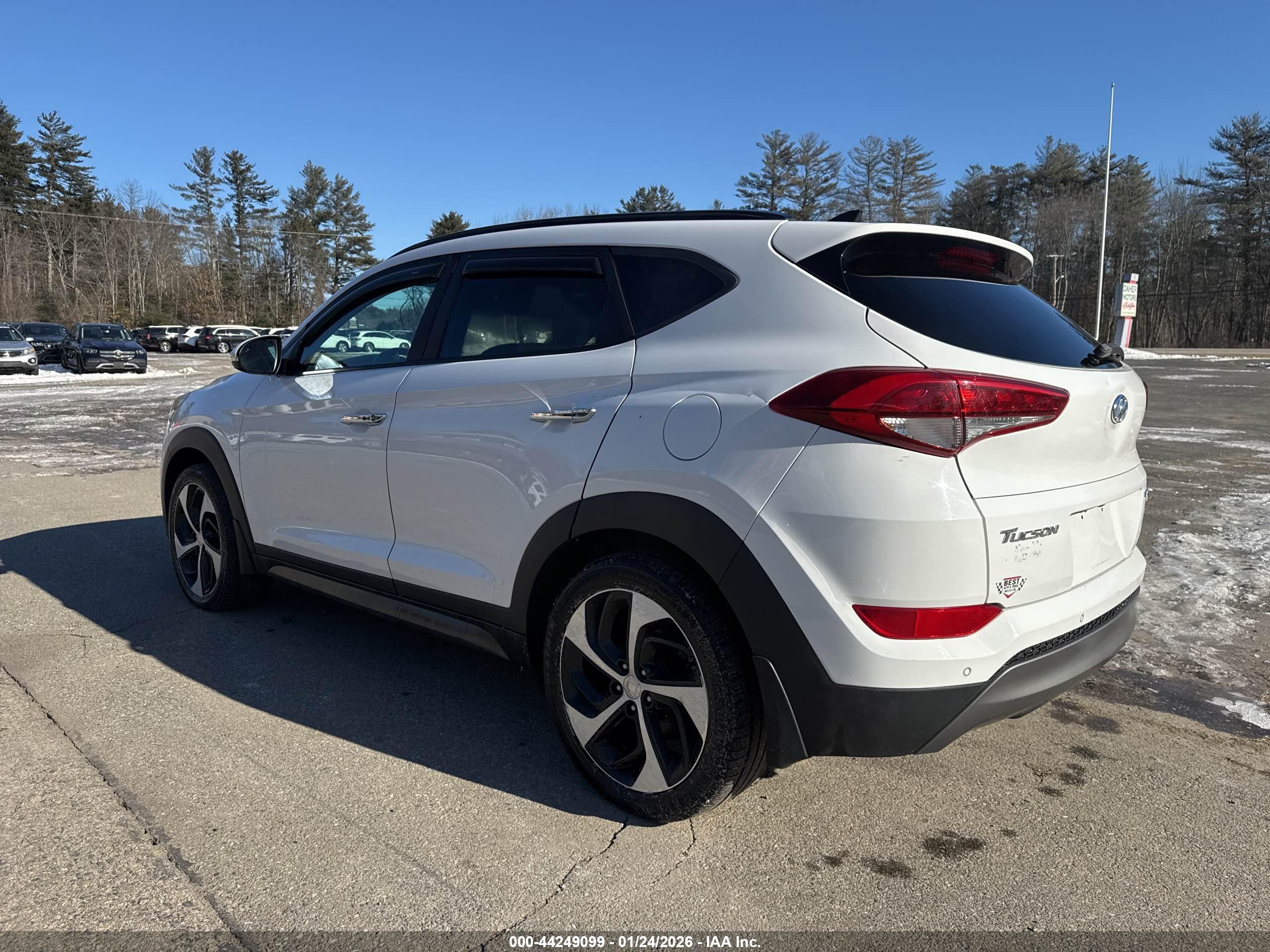 HYUNDAI TUCSON image 3