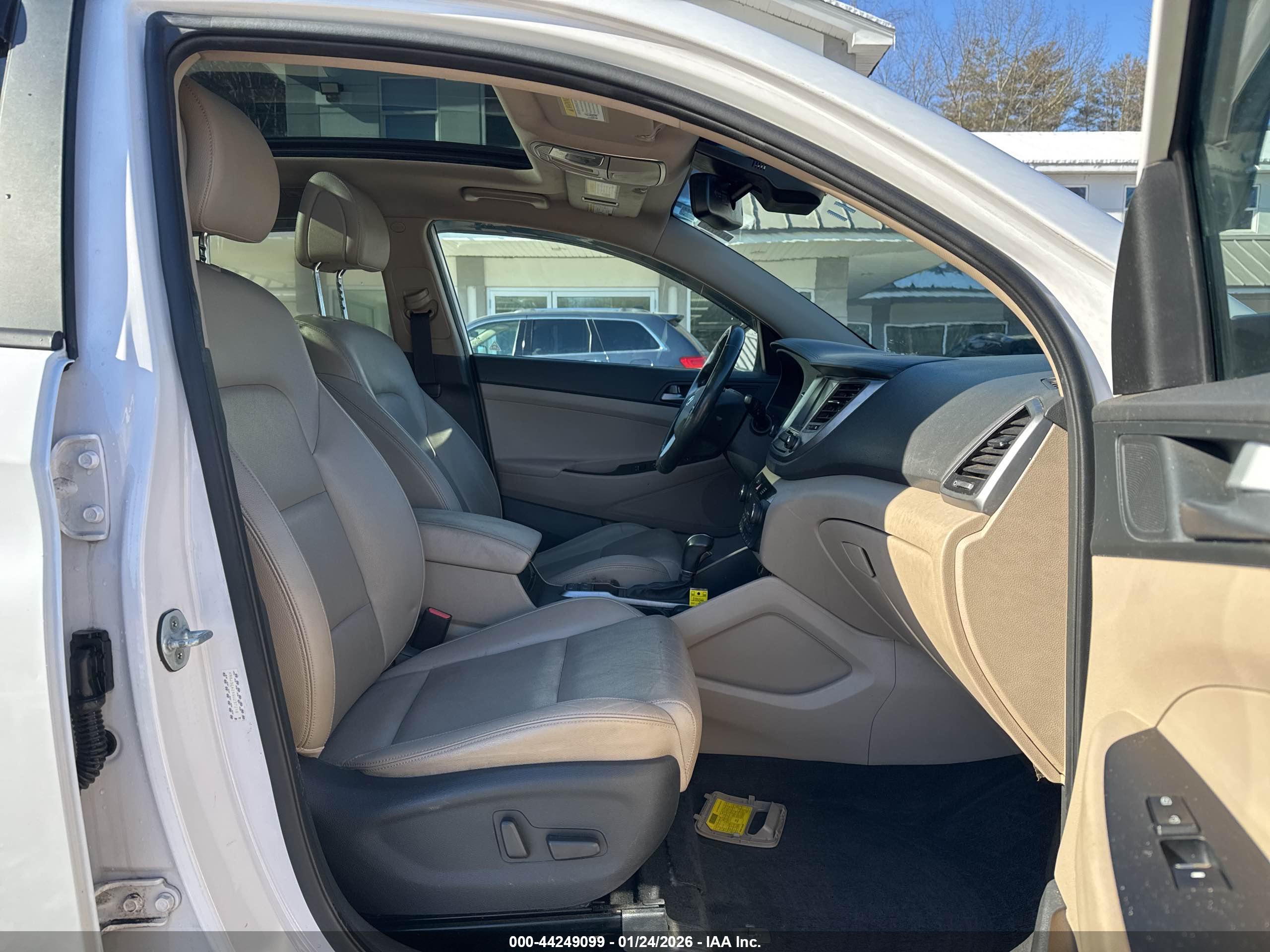 HYUNDAI TUCSON image 5