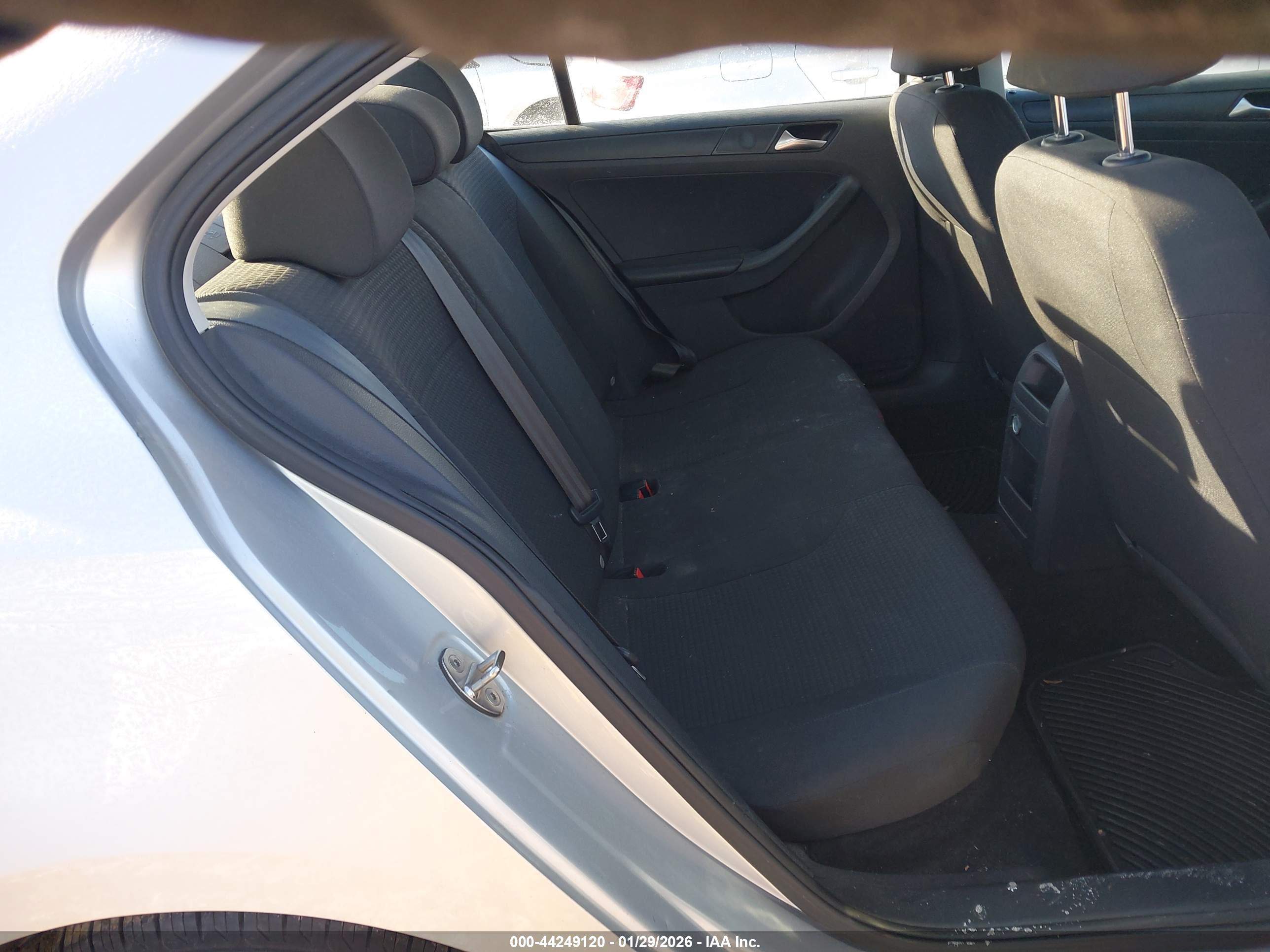 VOLKSWAGEN JETTA image 8