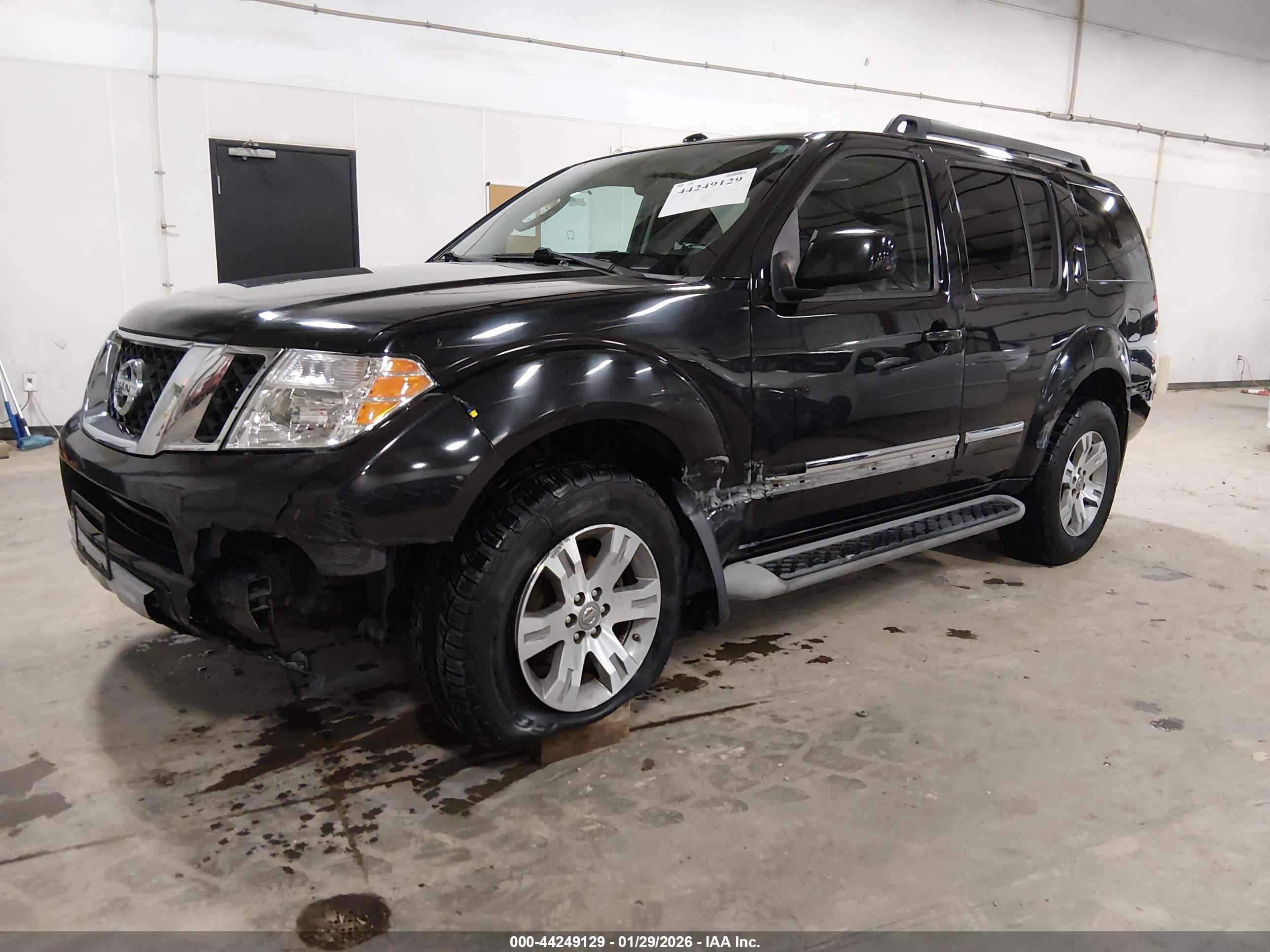 NISSAN PATHFINDER image 2