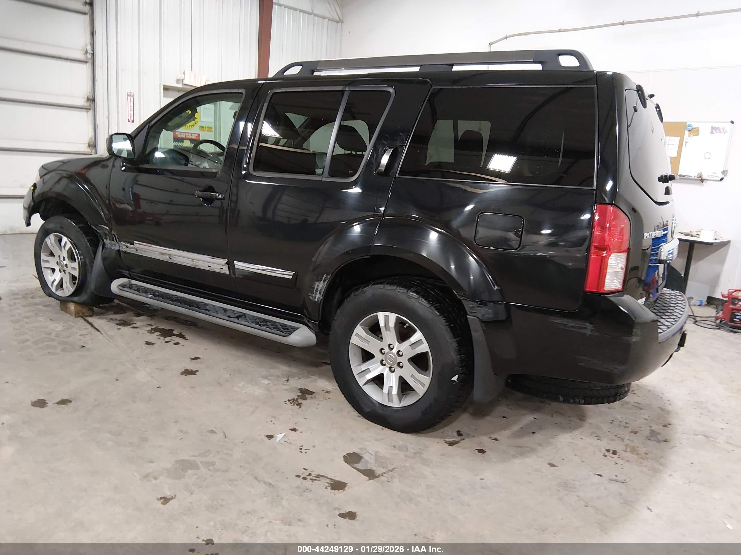 NISSAN PATHFINDER image 3