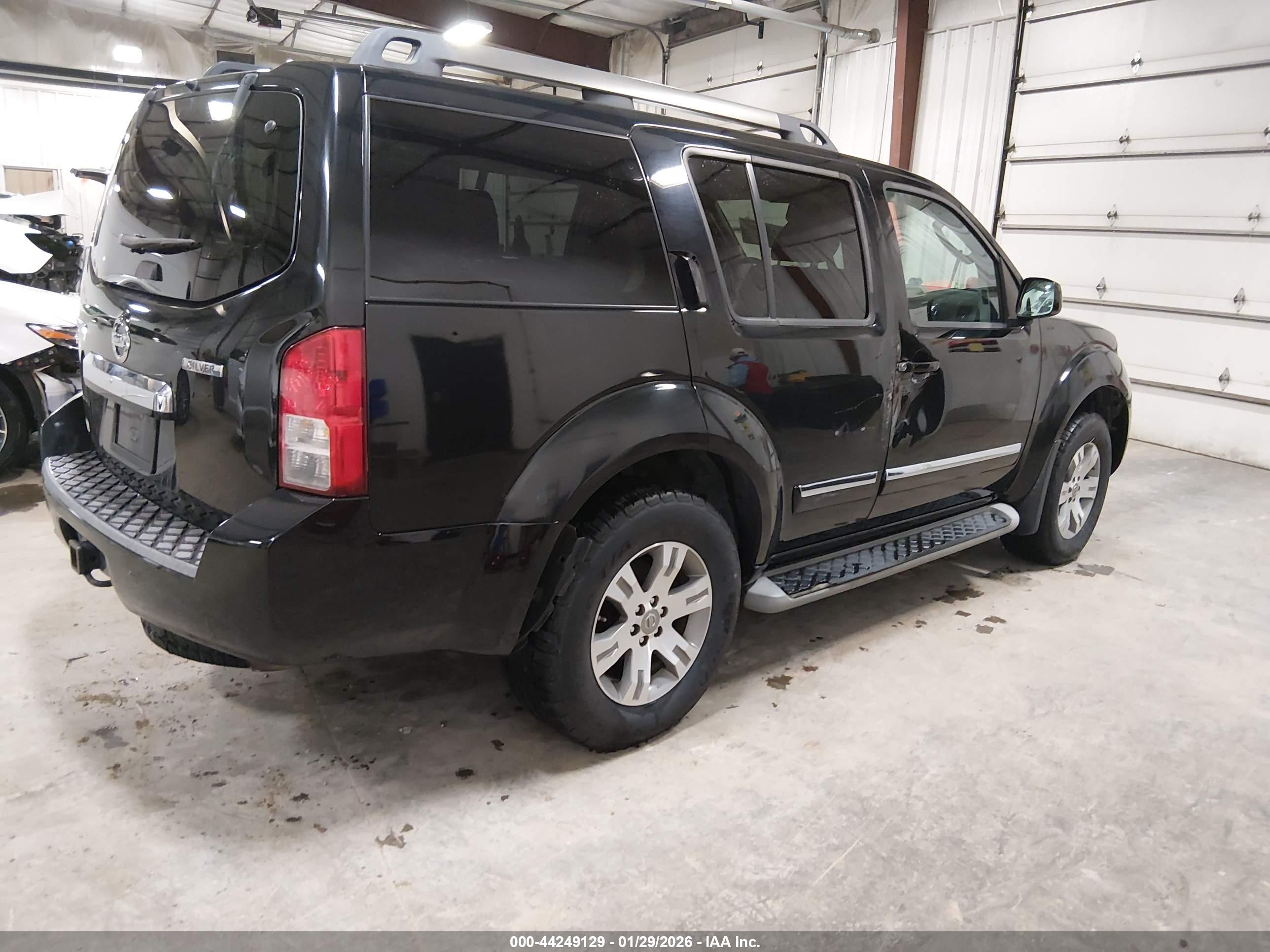 NISSAN PATHFINDER image 4
