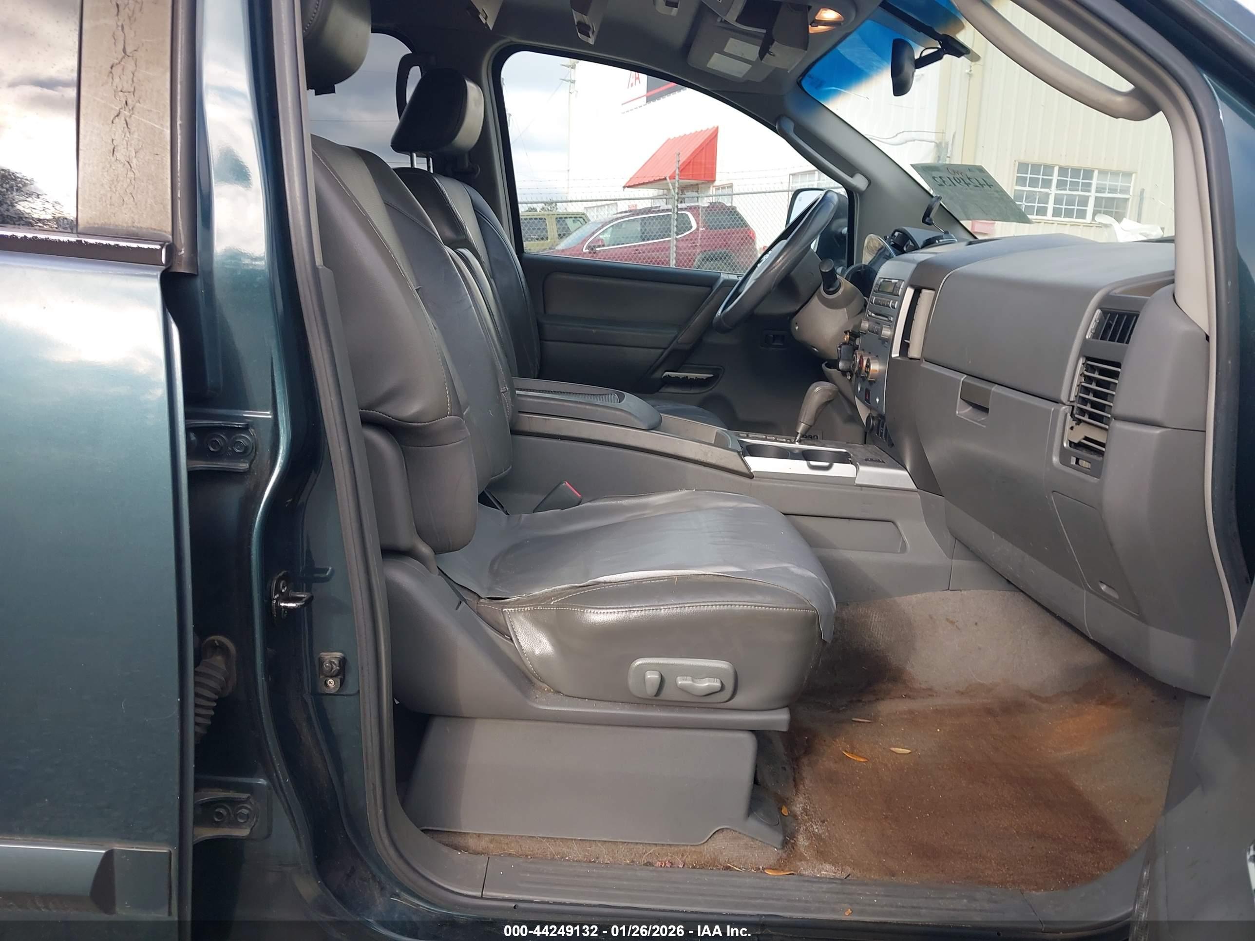 NISSAN TITAN image 5