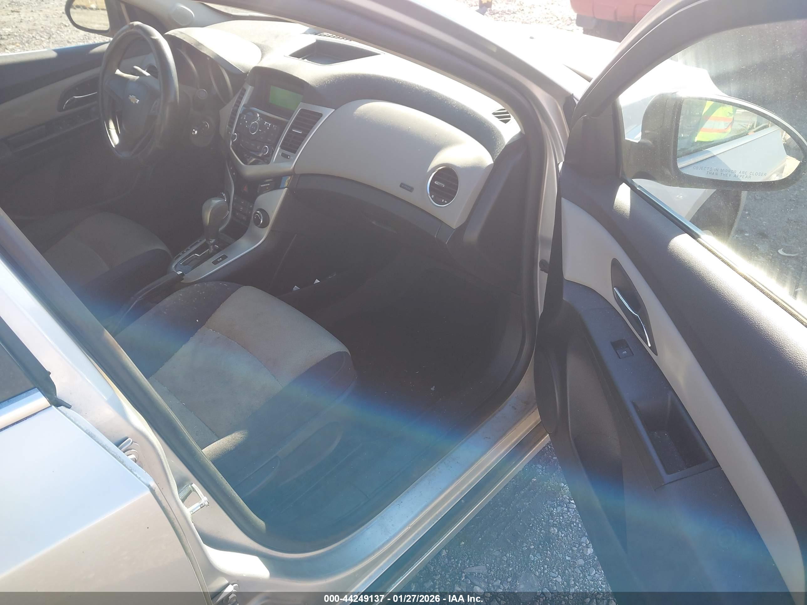 CHEVROLET CRUZE image 5
