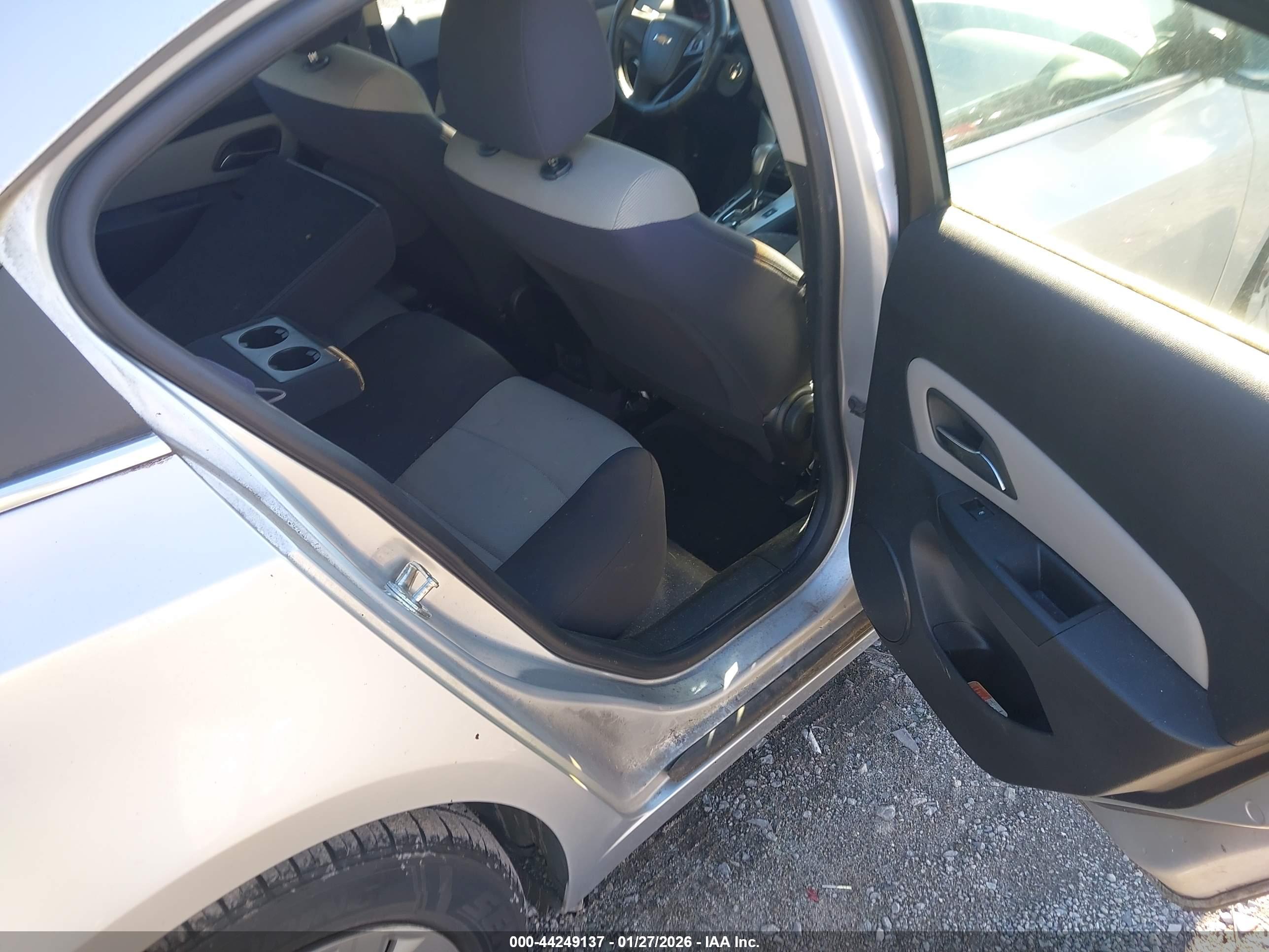 CHEVROLET CRUZE image 8