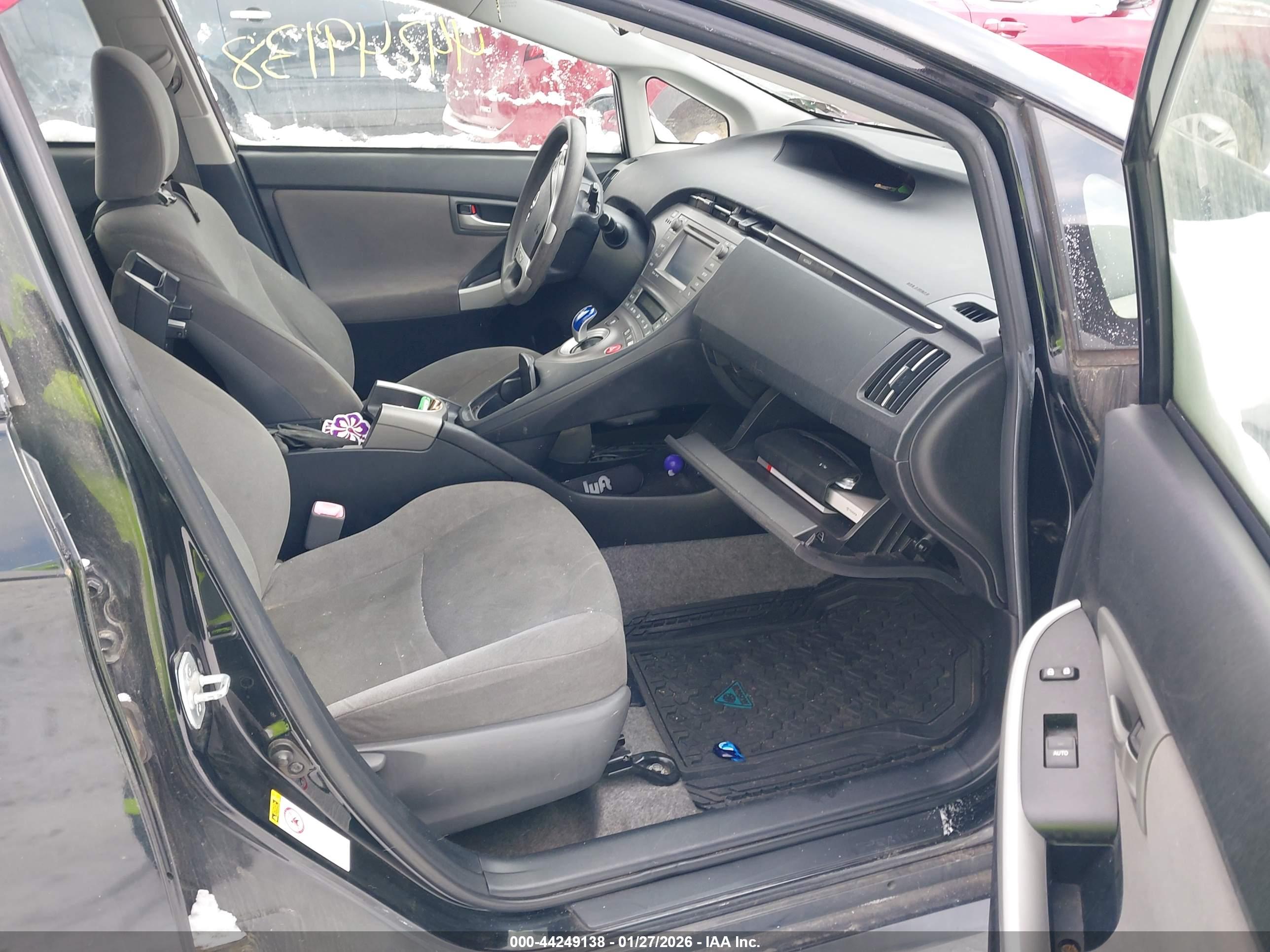 TOYOTA PRIUS image 5