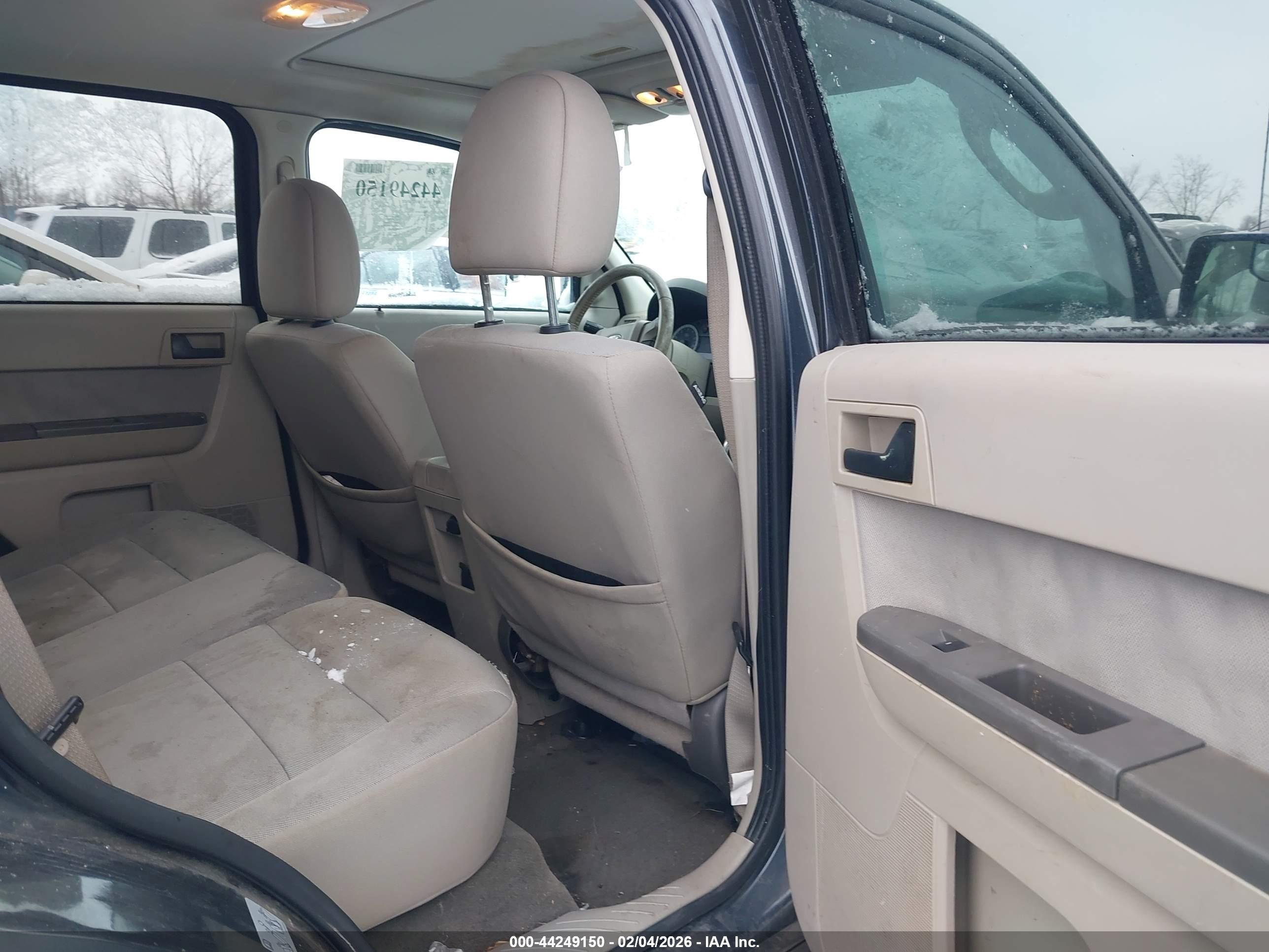 FORD ESCAPE image 8