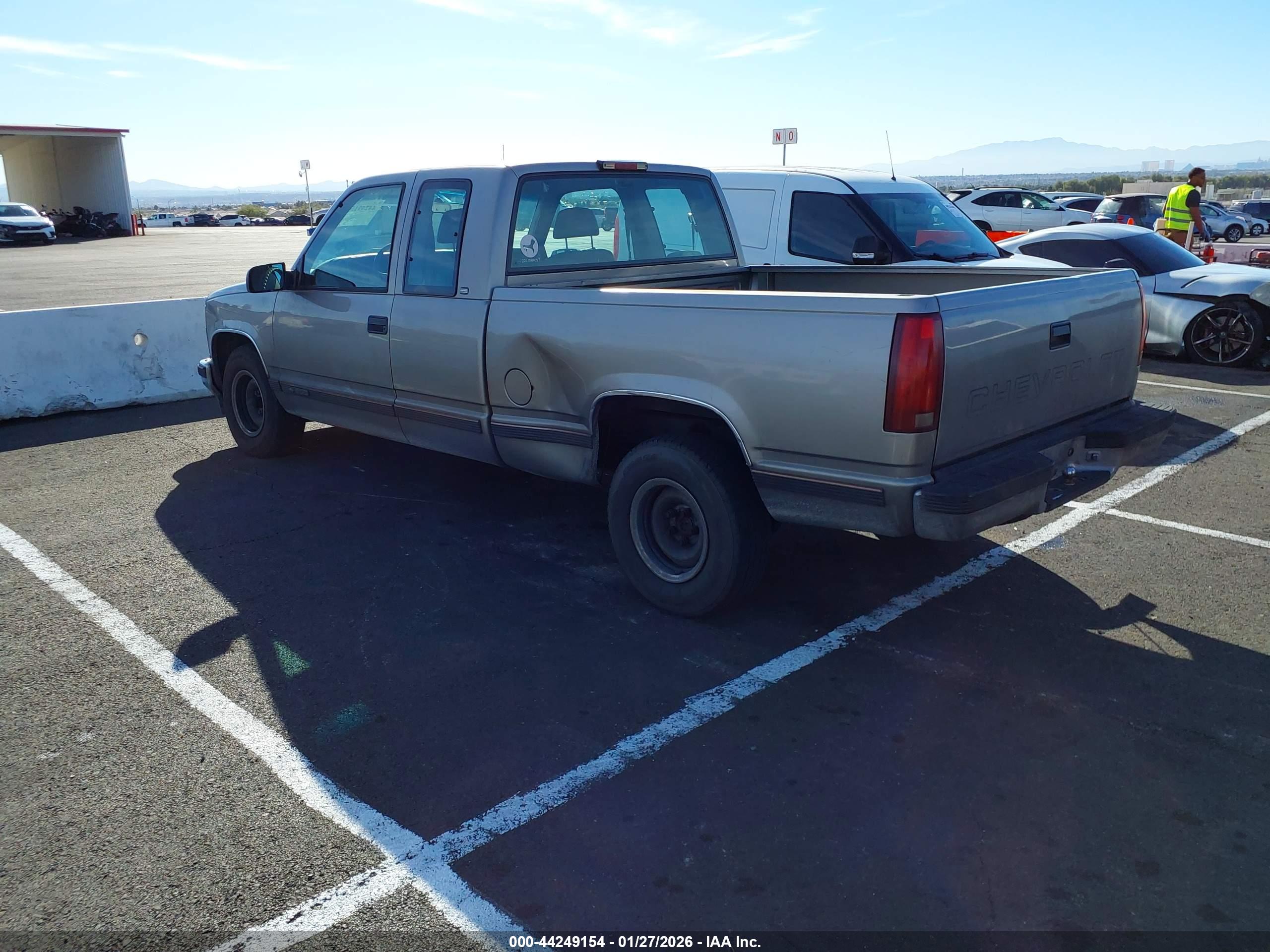 CHEVROLET C1500 image 3