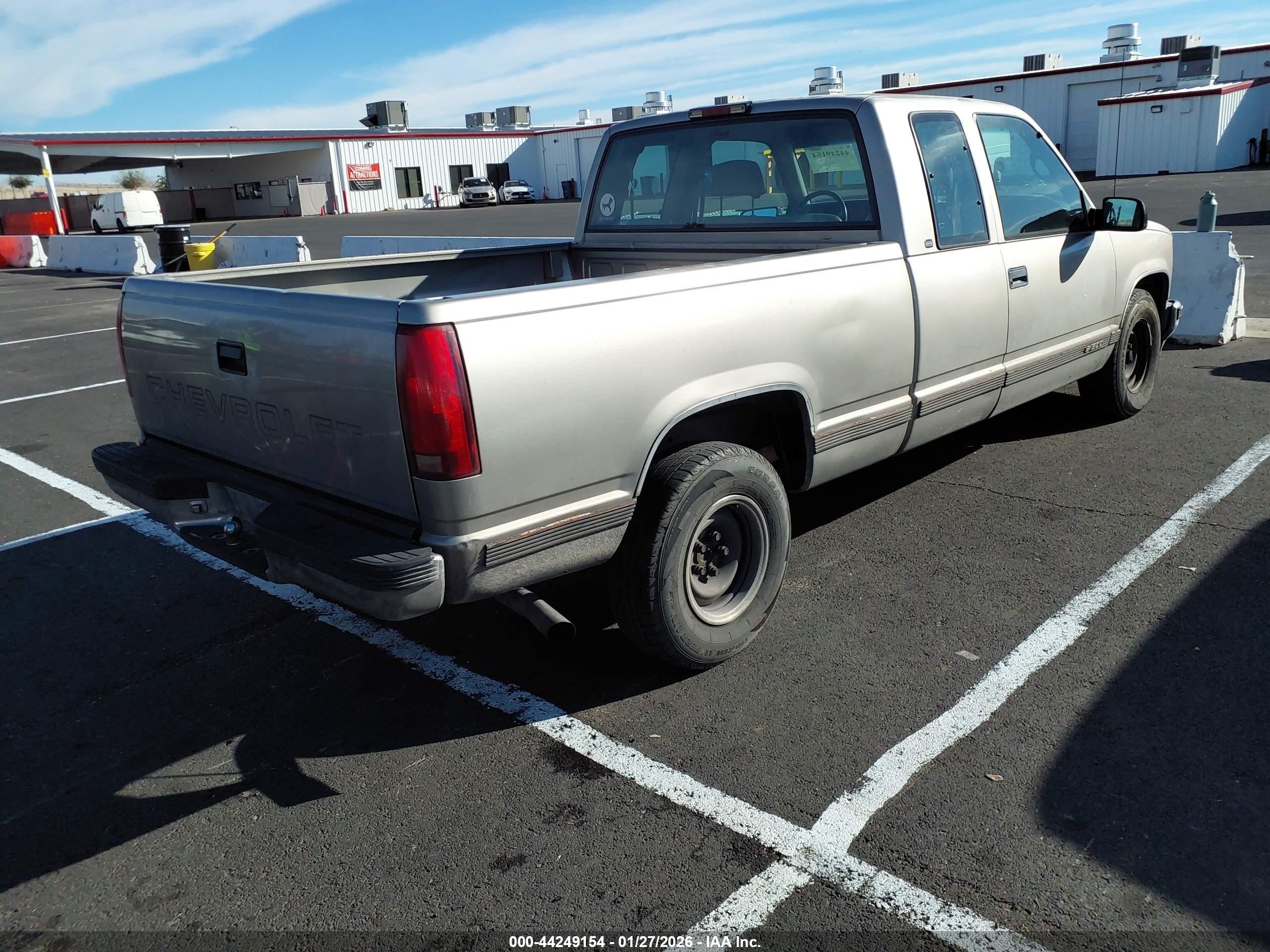 CHEVROLET C1500 image 4