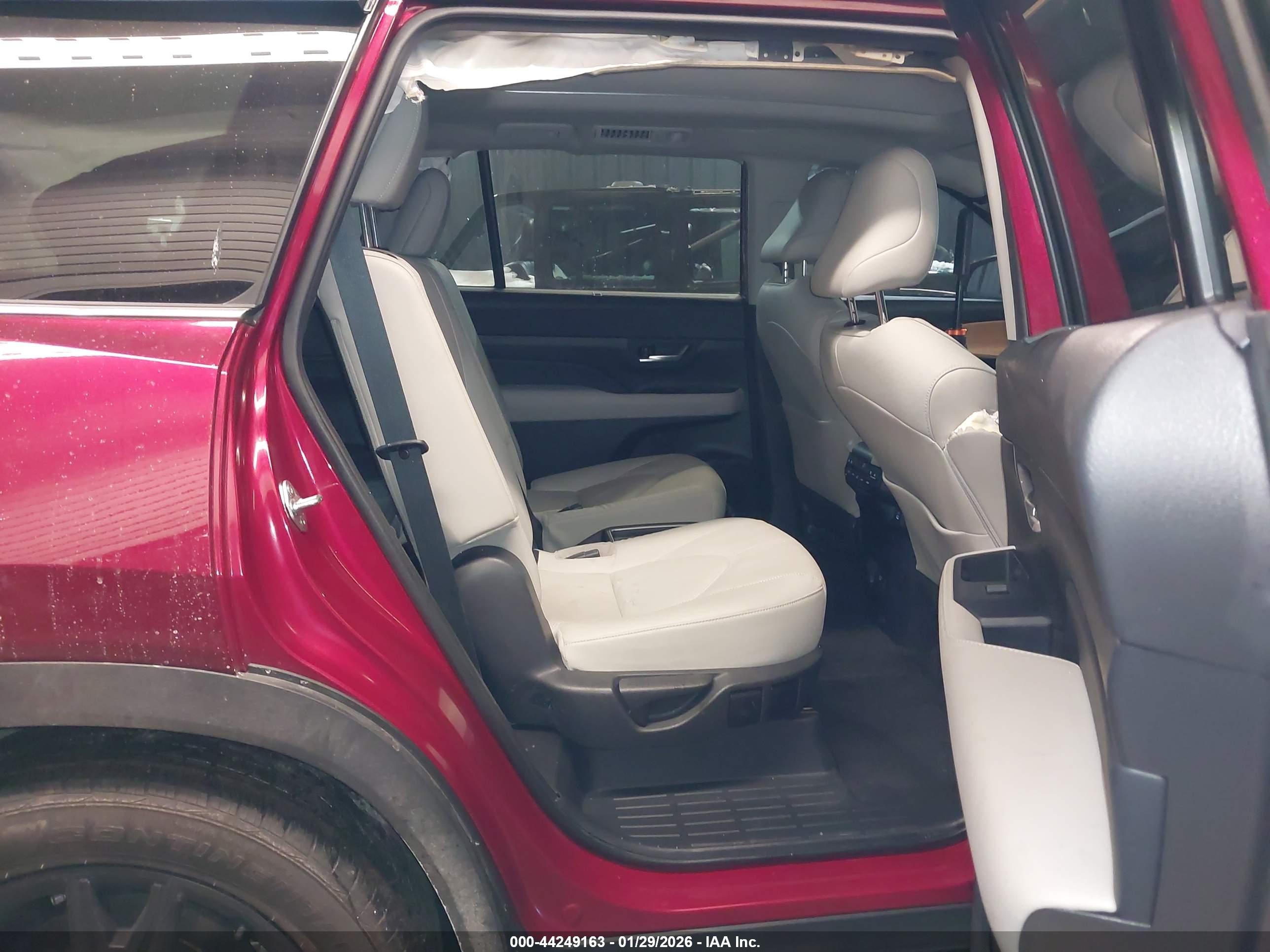 TOYOTA GRAND image 8