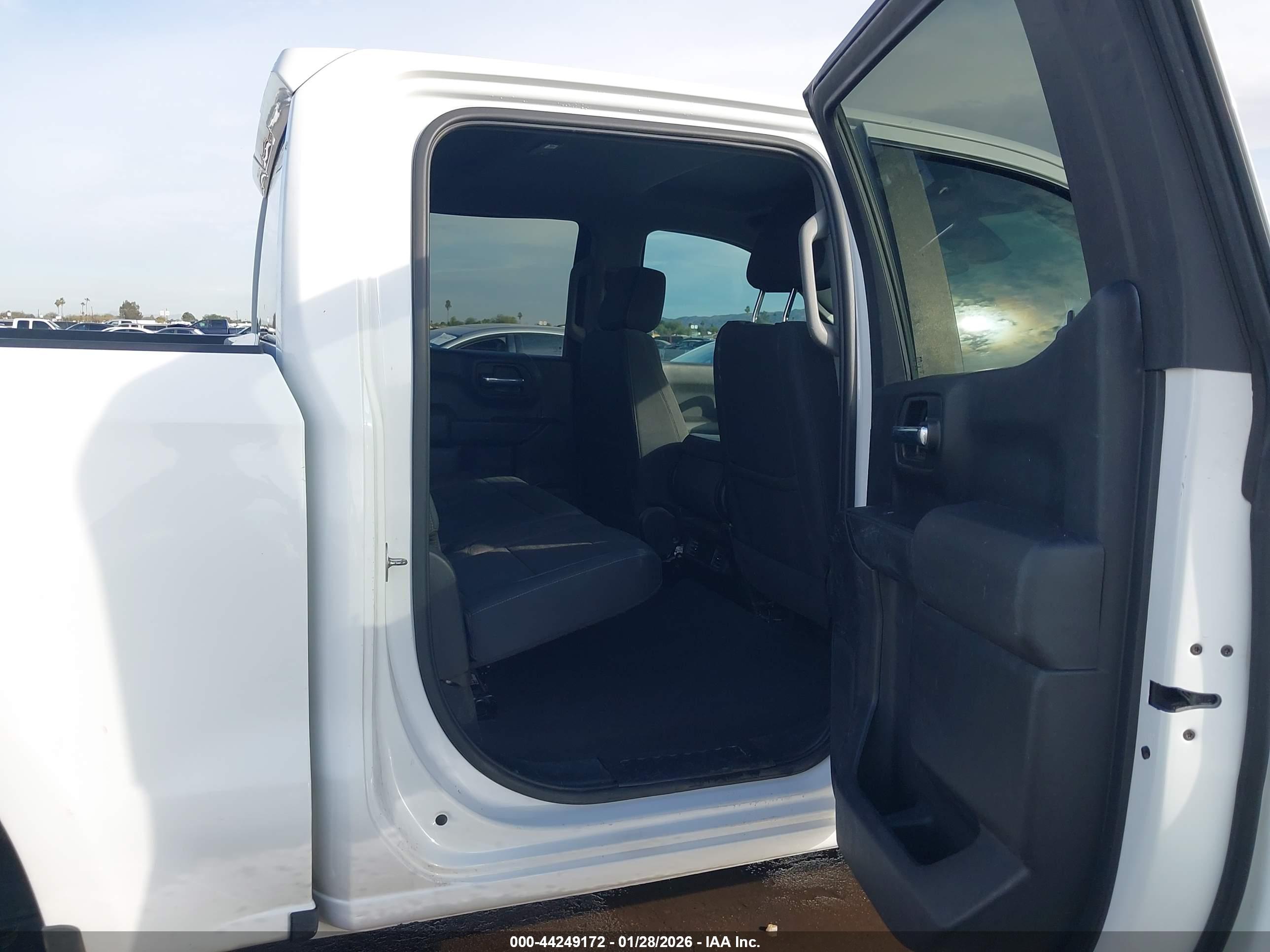 CHEVROLET SILVERADO image 8