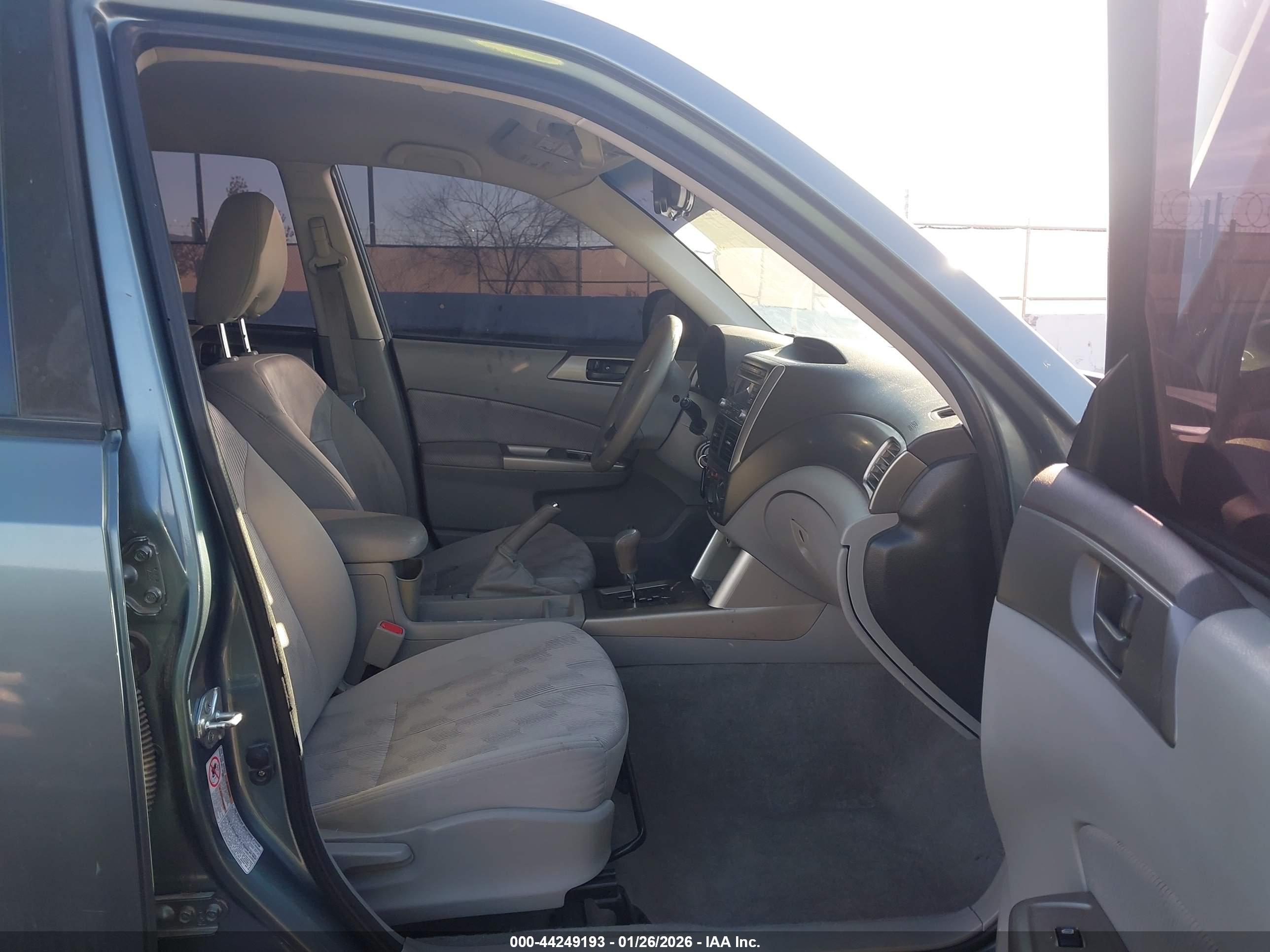 SUBARU FORESTER image 5