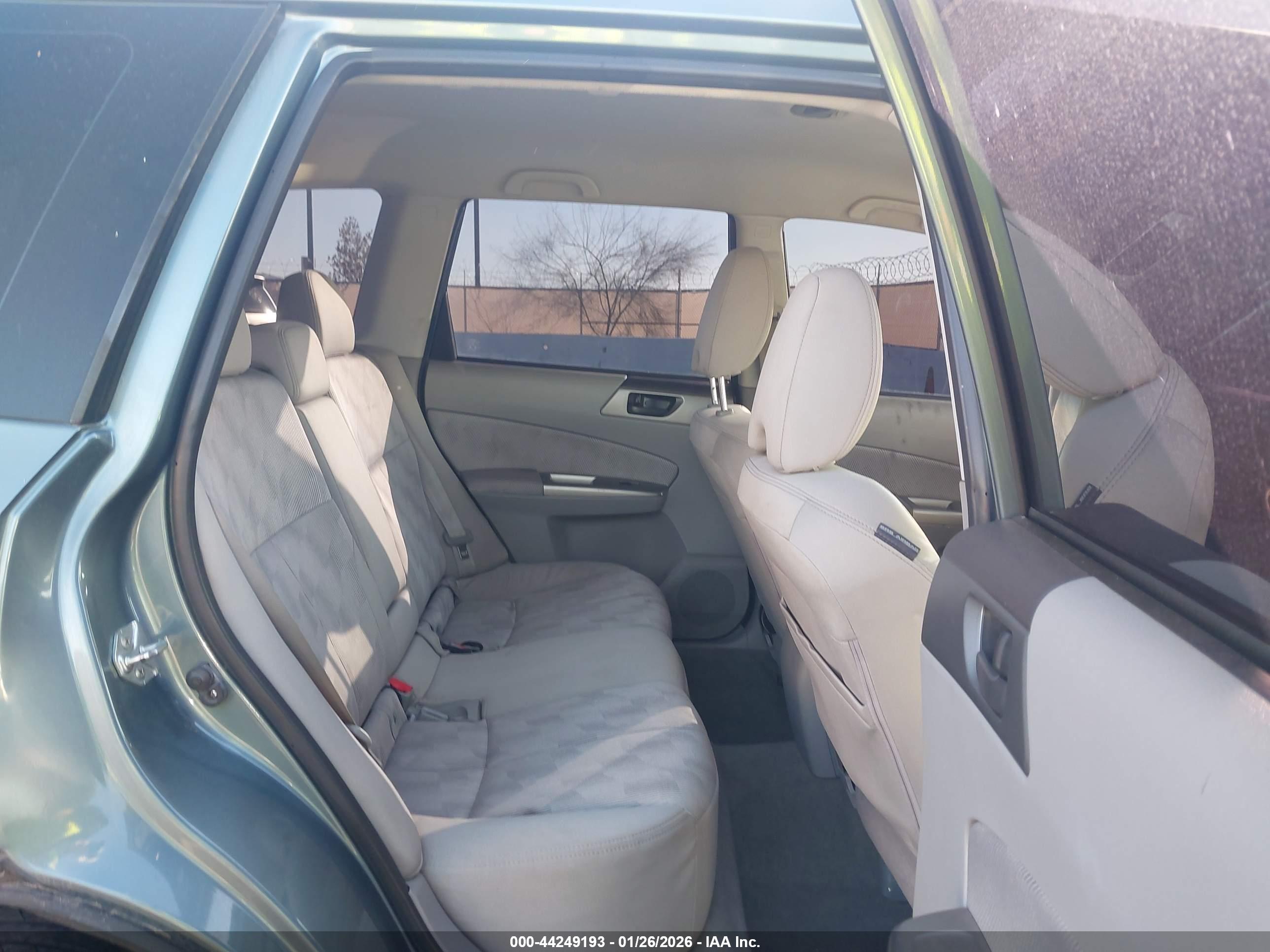 SUBARU FORESTER image 8