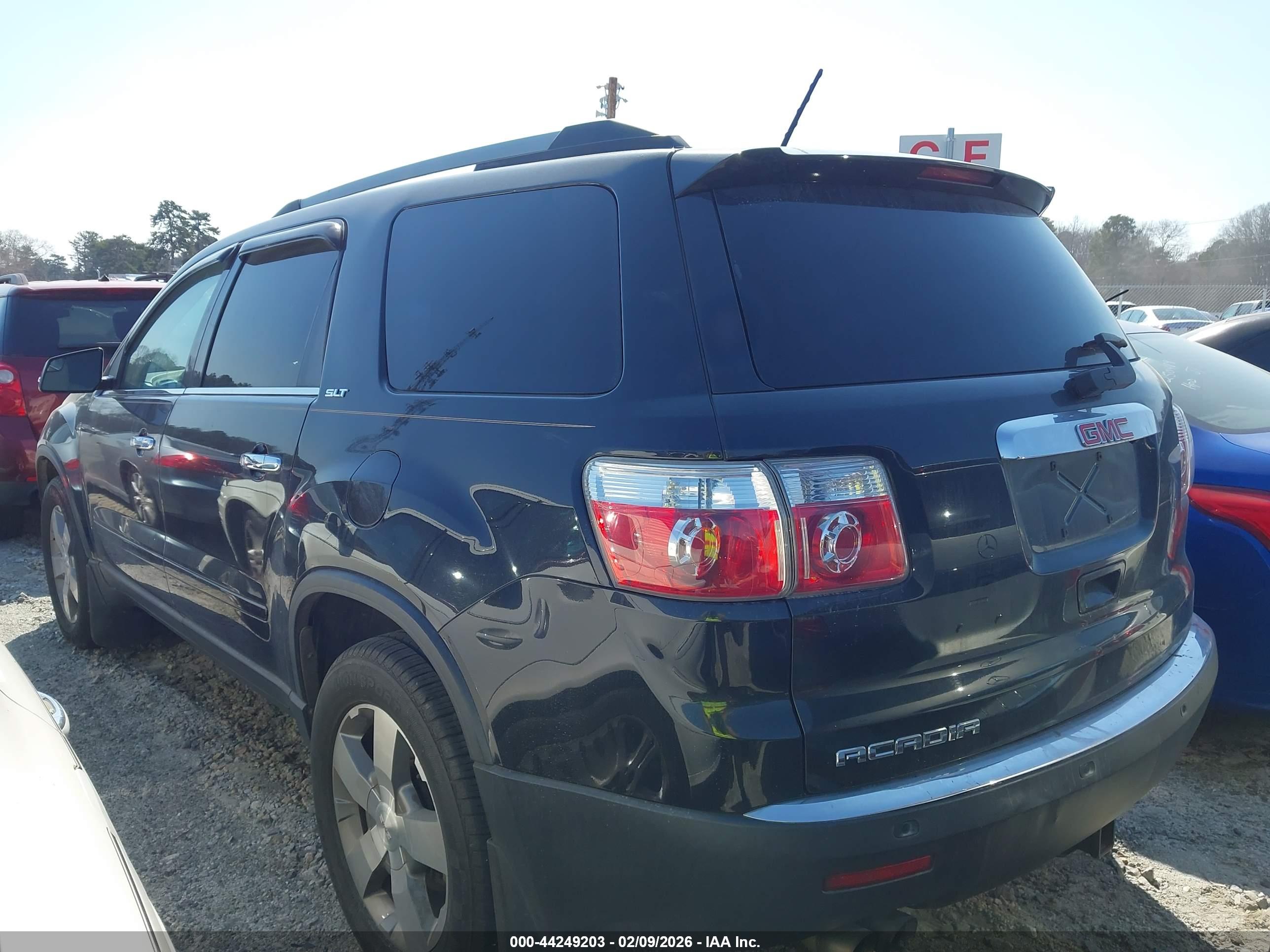 GMC ACADIA image 3