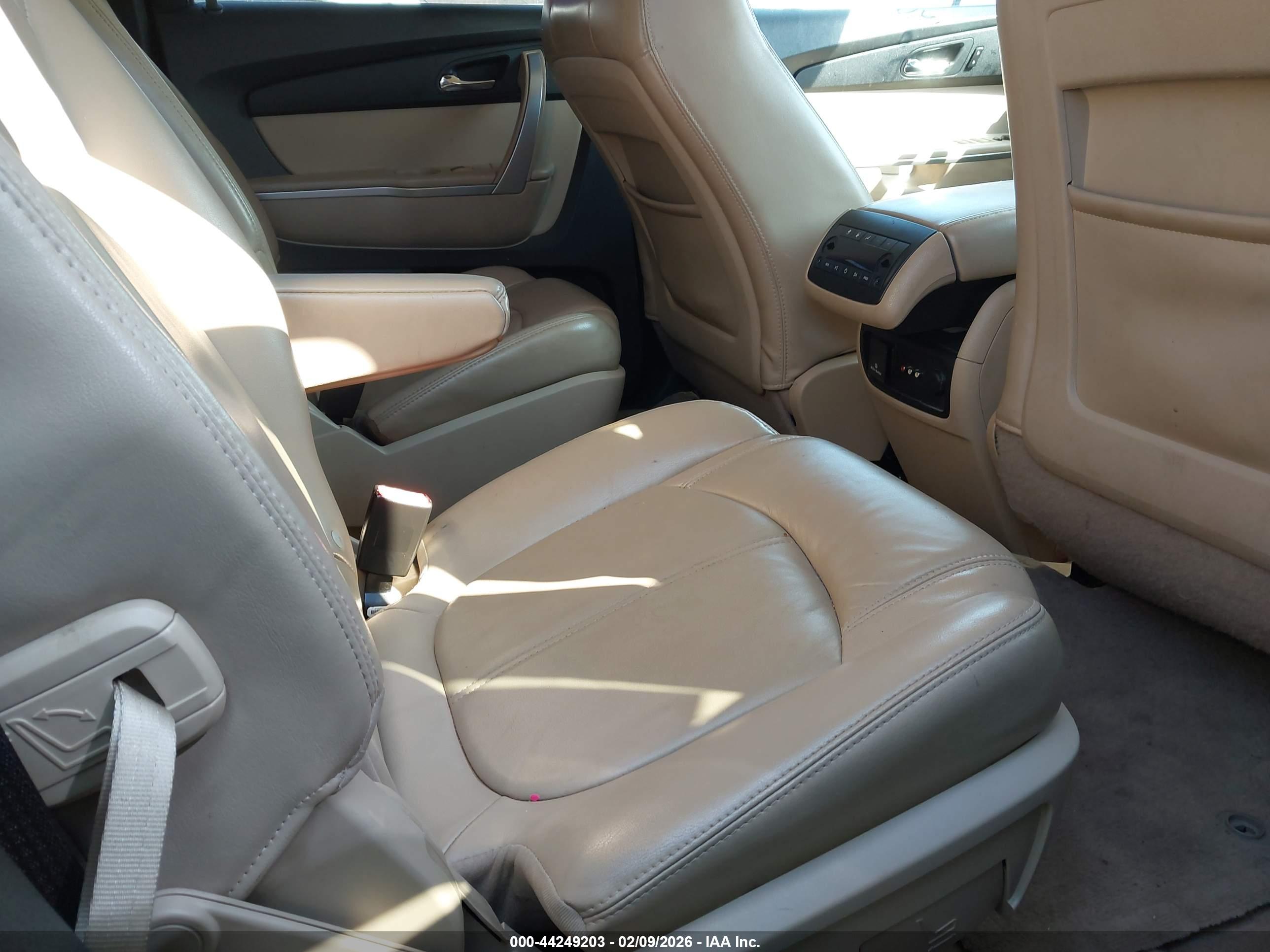 GMC ACADIA image 8