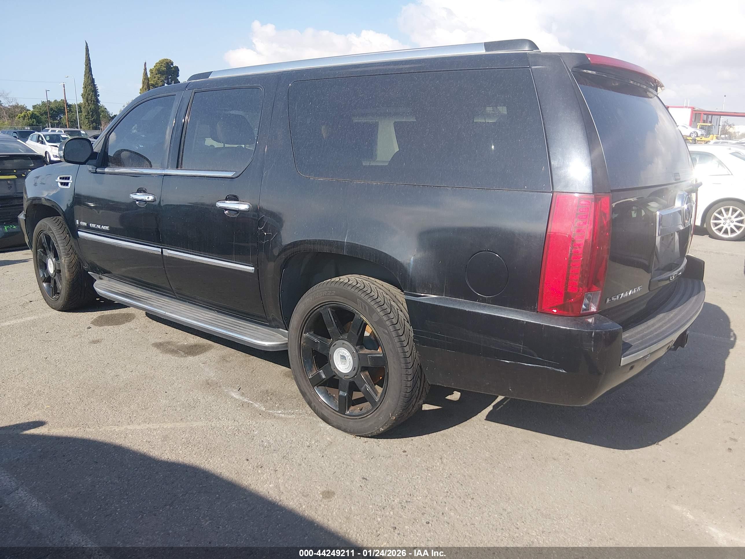 CADILLAC ESCALADE image 3