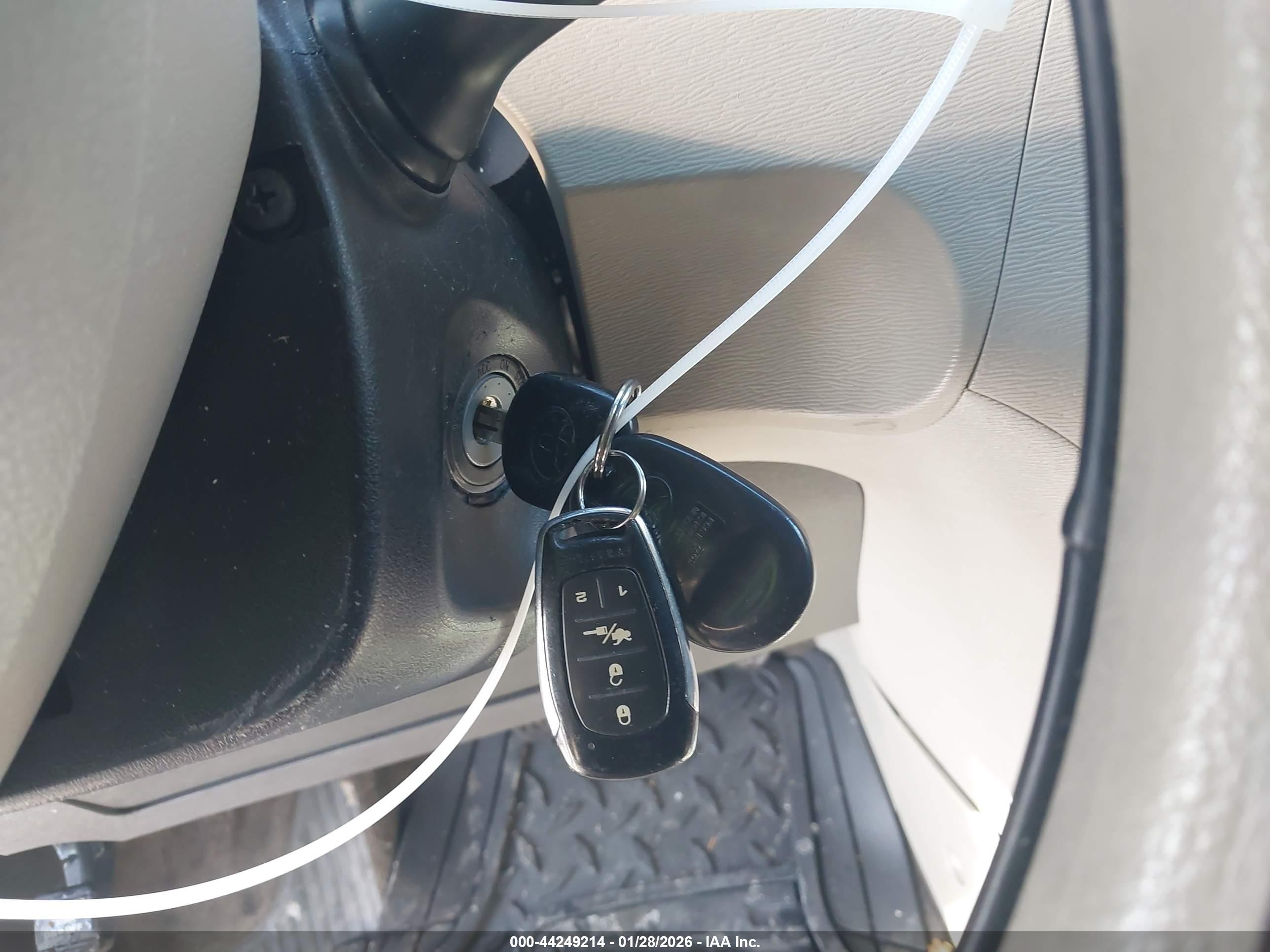 TOYOTA SIENNA image 11