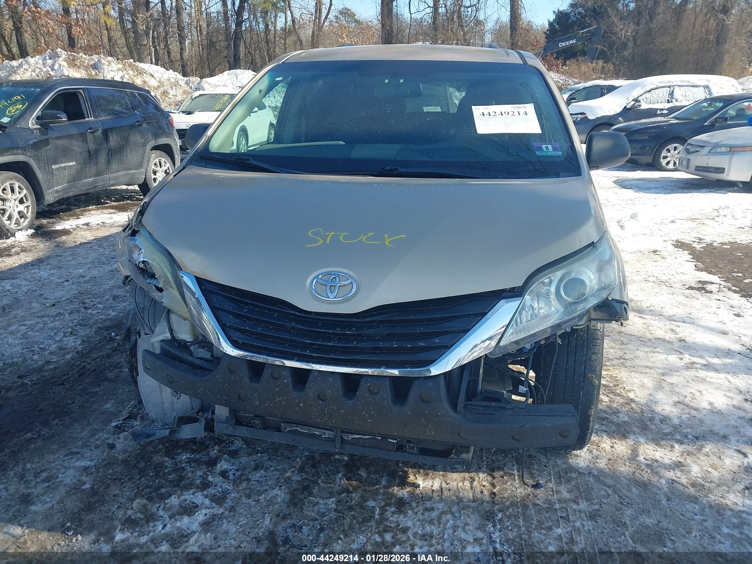 TOYOTA SIENNA image 6