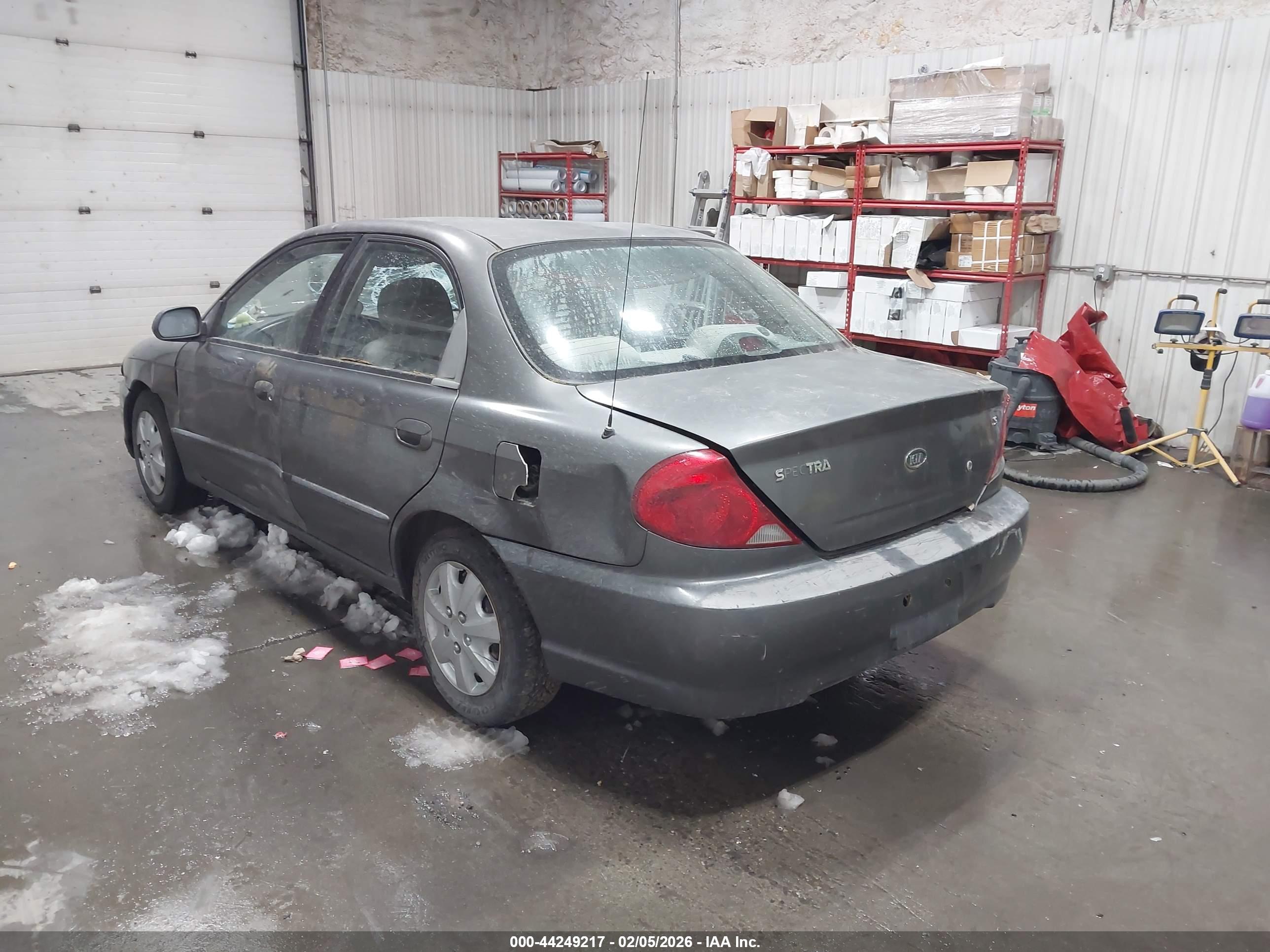 KIA SPECTRA image 3