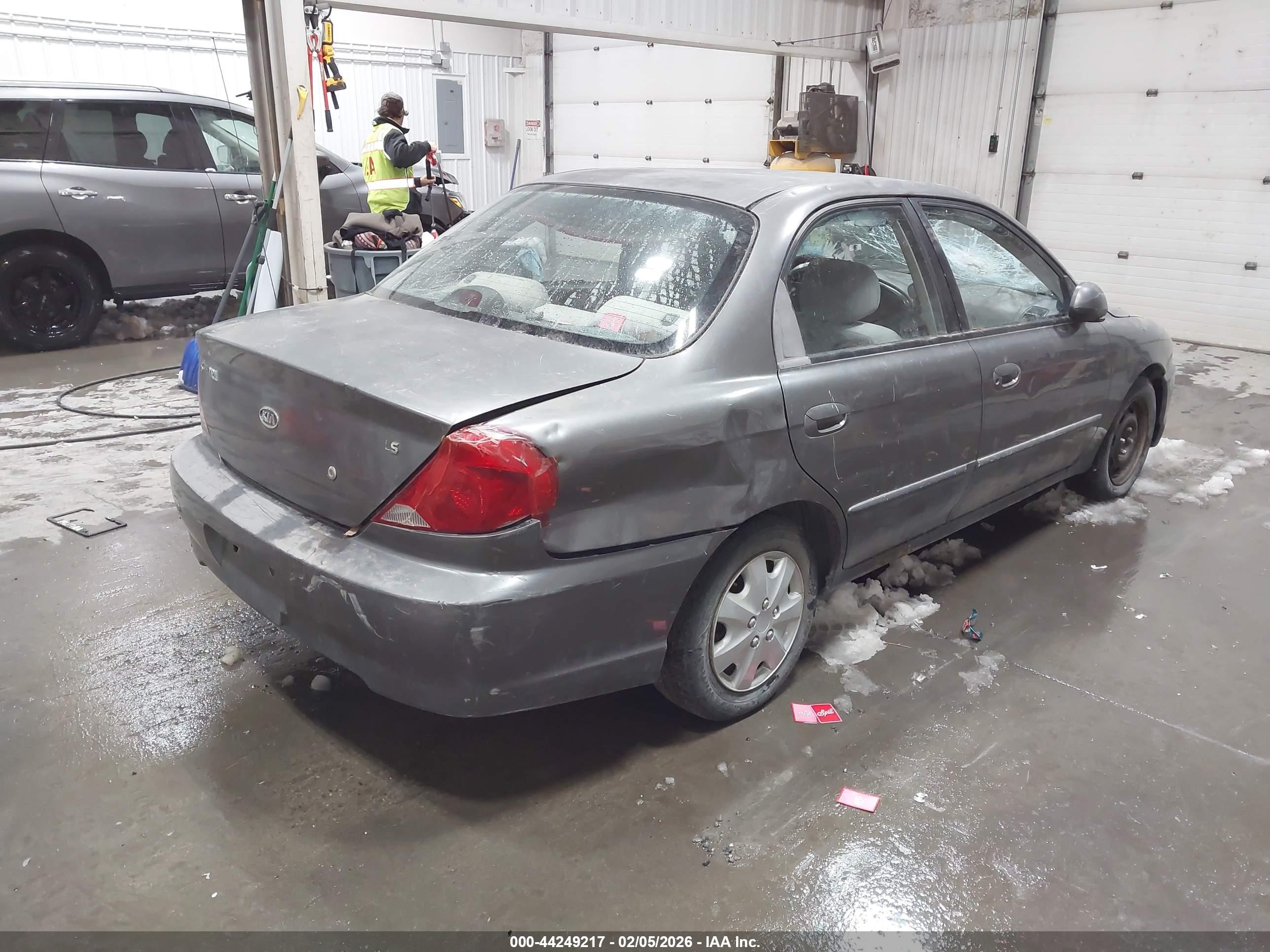 KIA SPECTRA image 4