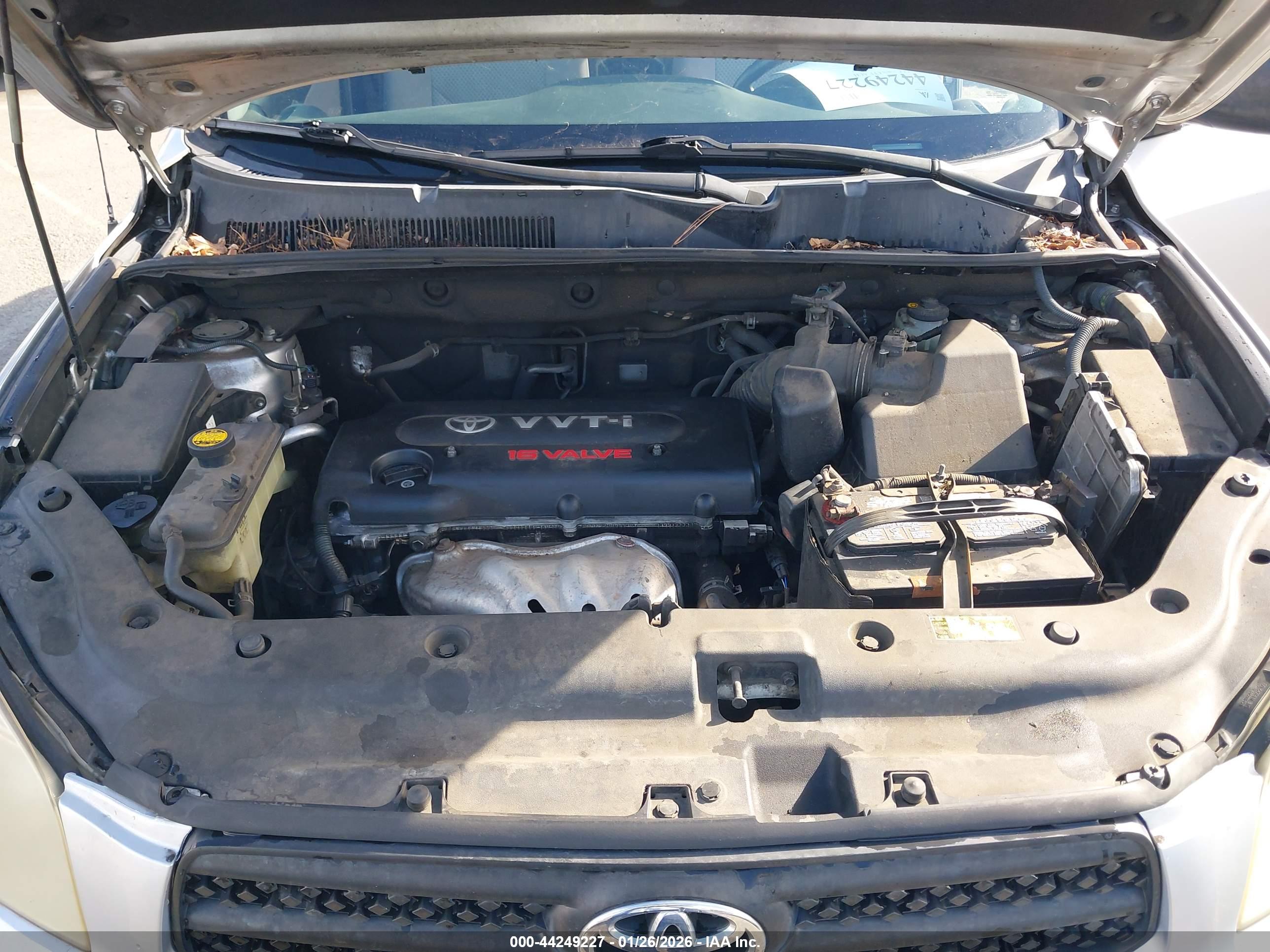 TOYOTA RAV4 image 10