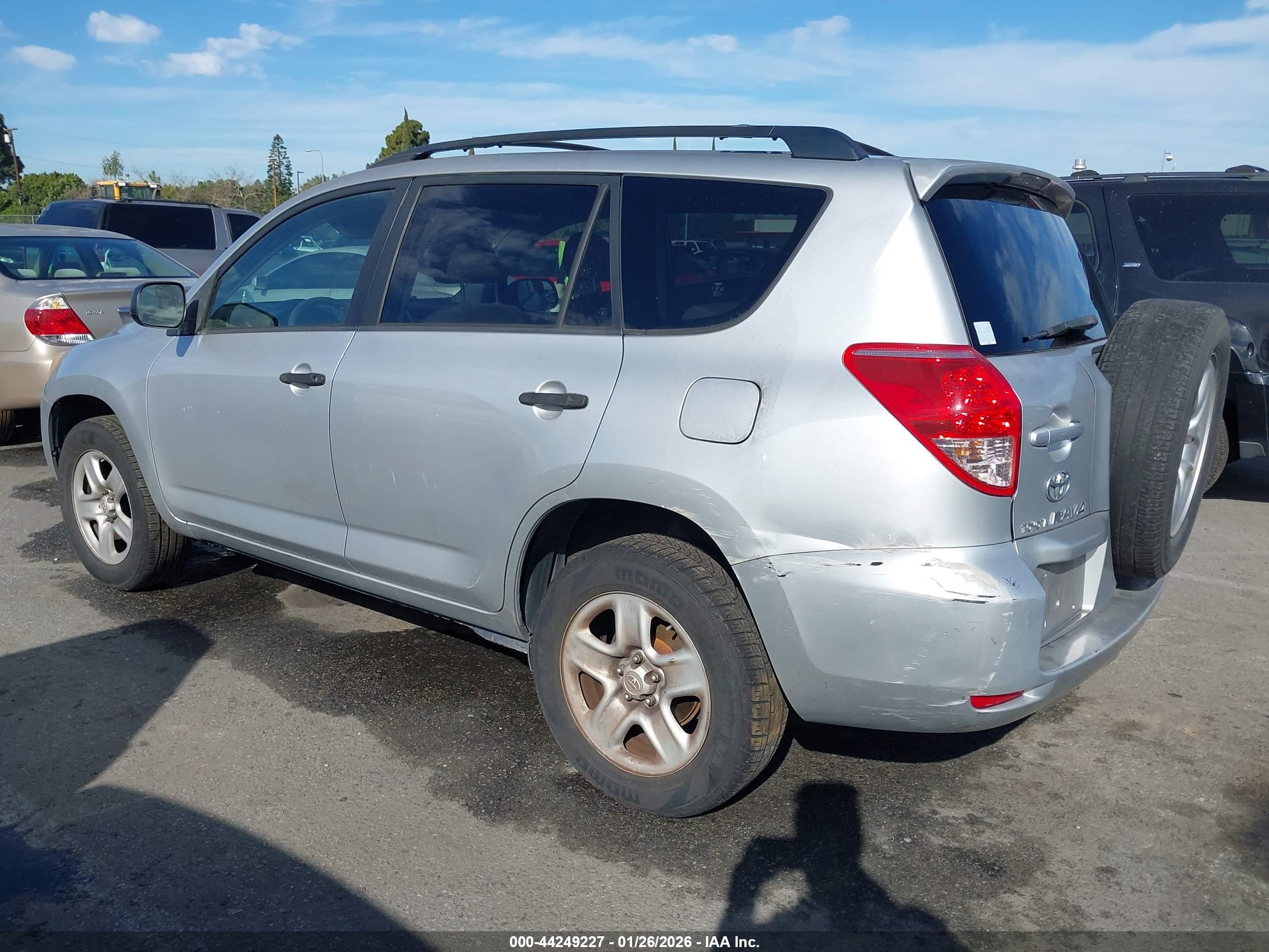 TOYOTA RAV4 image 3