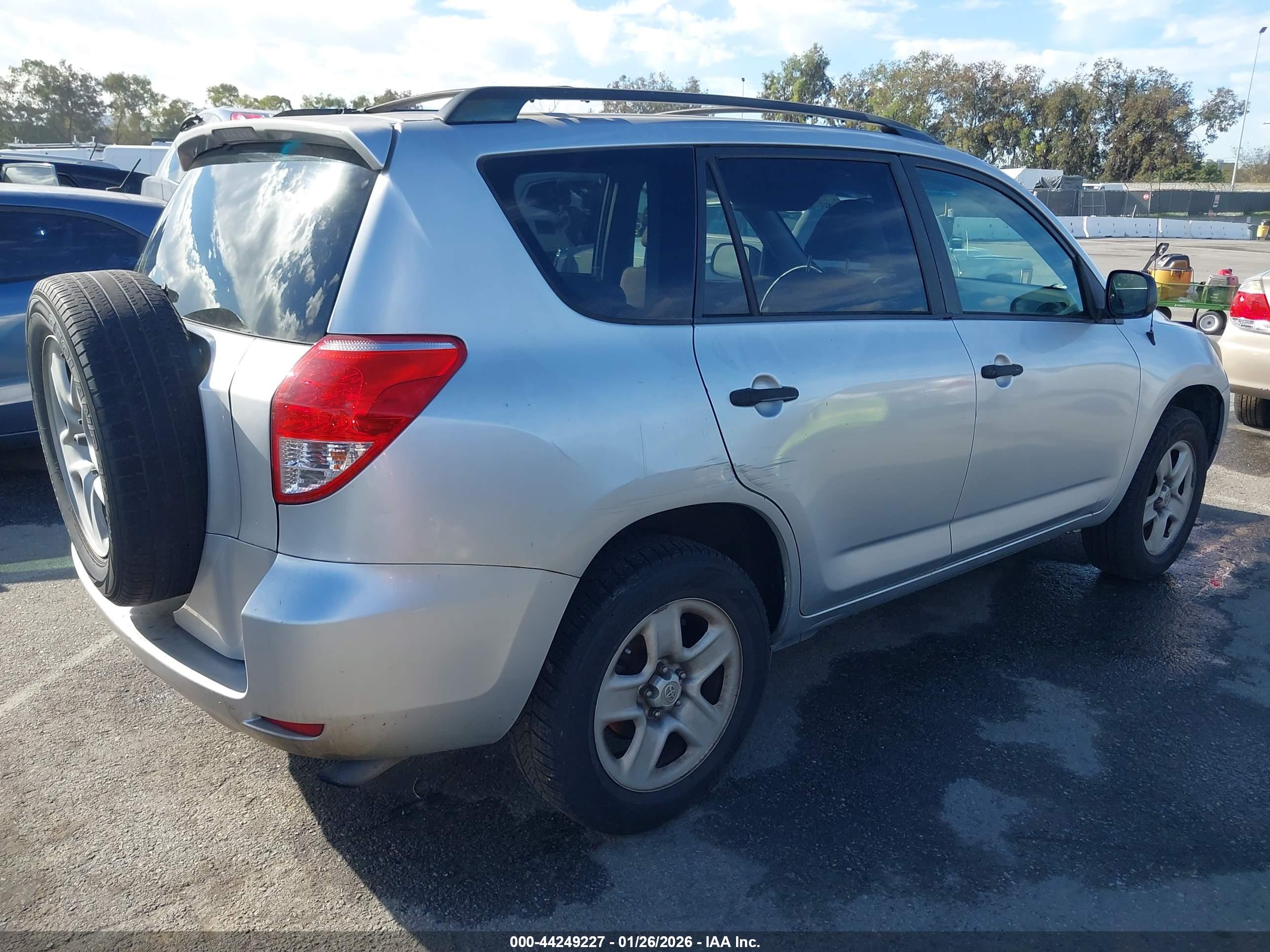TOYOTA RAV4 image 4
