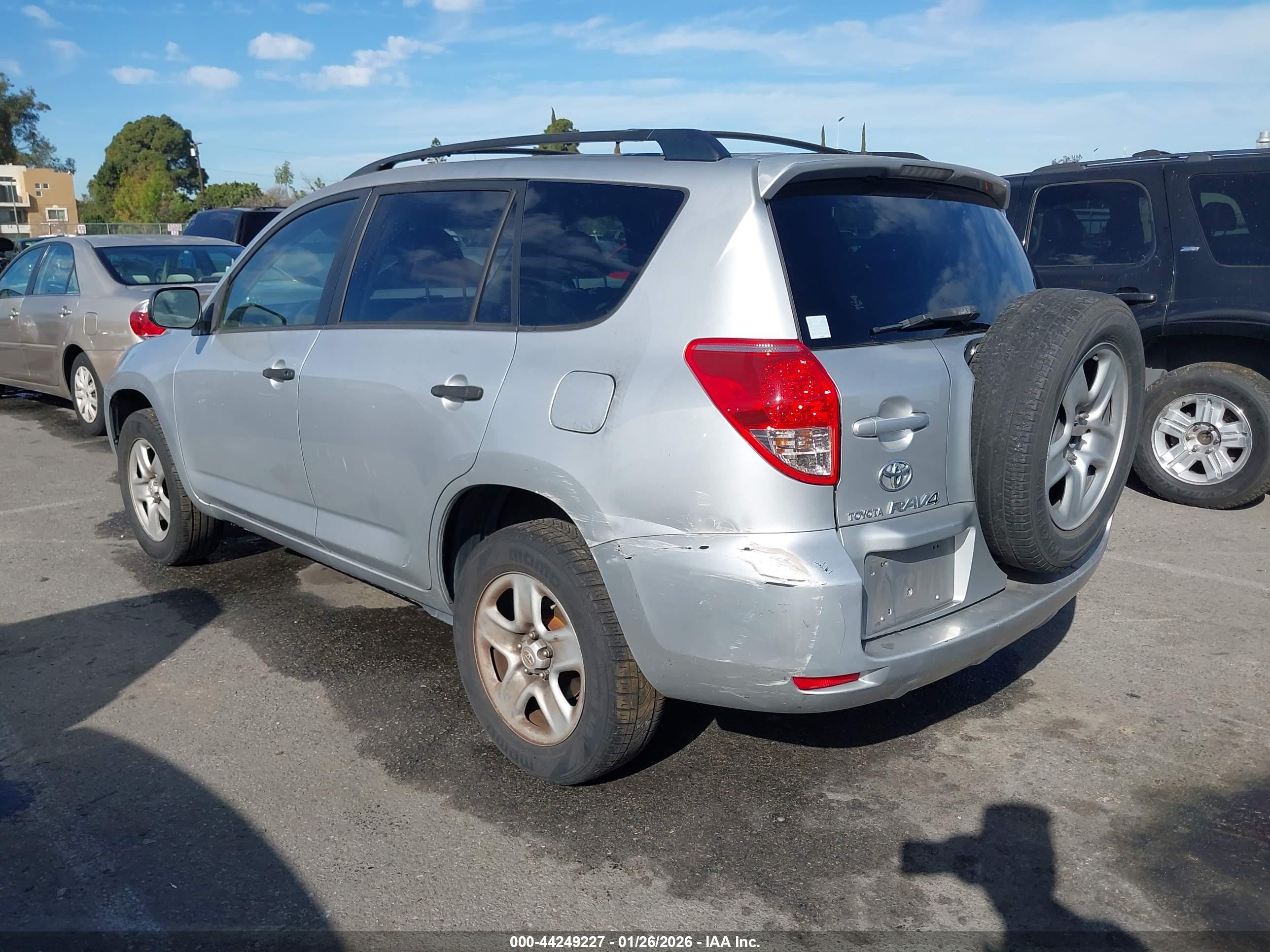 TOYOTA RAV4 image 6