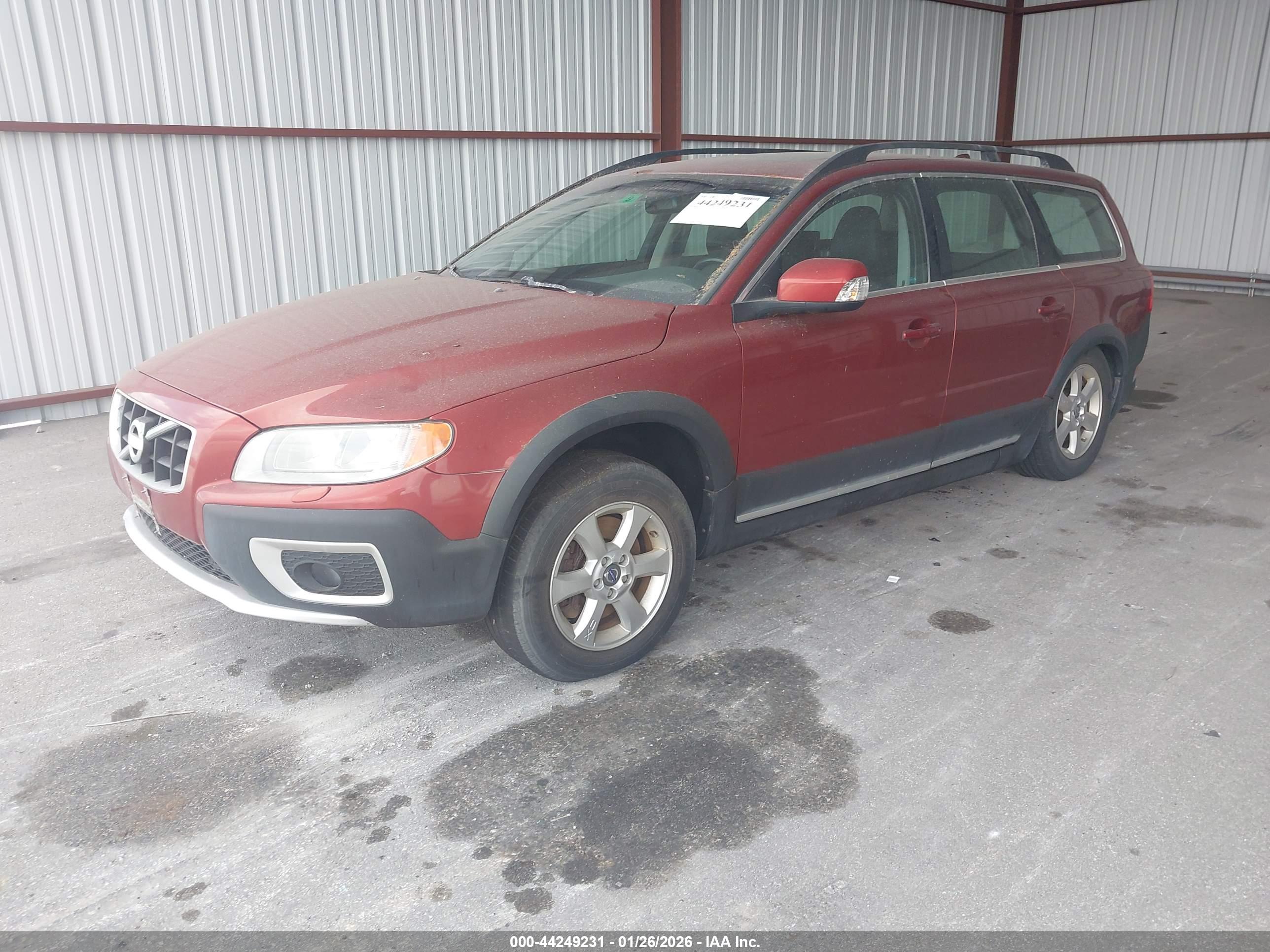 VOLVO XC70 image 2
