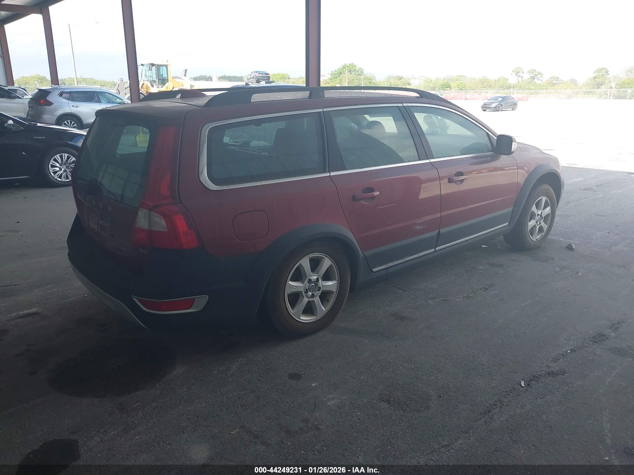 VOLVO XC70 image 4