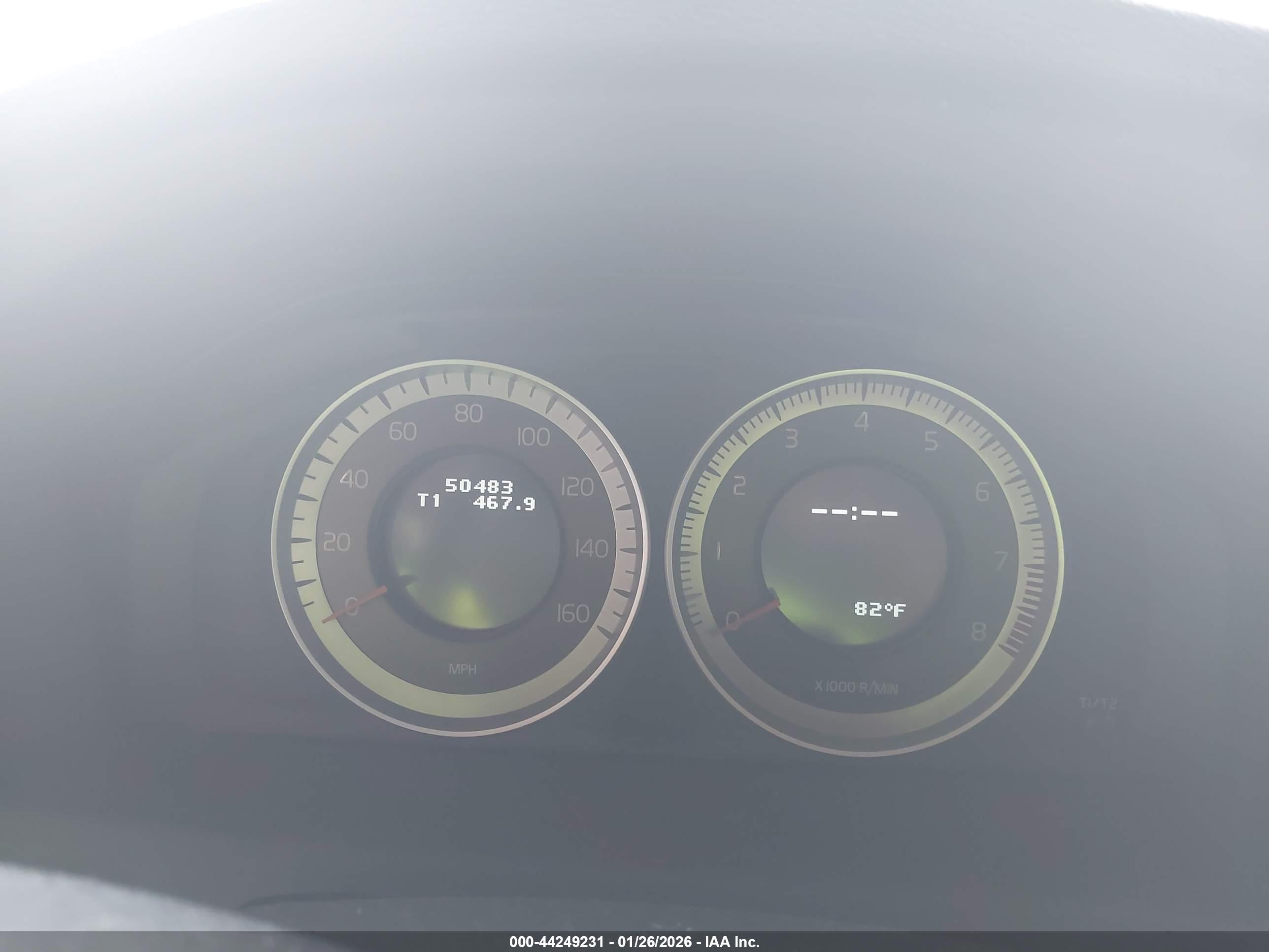 VOLVO XC70 image 7