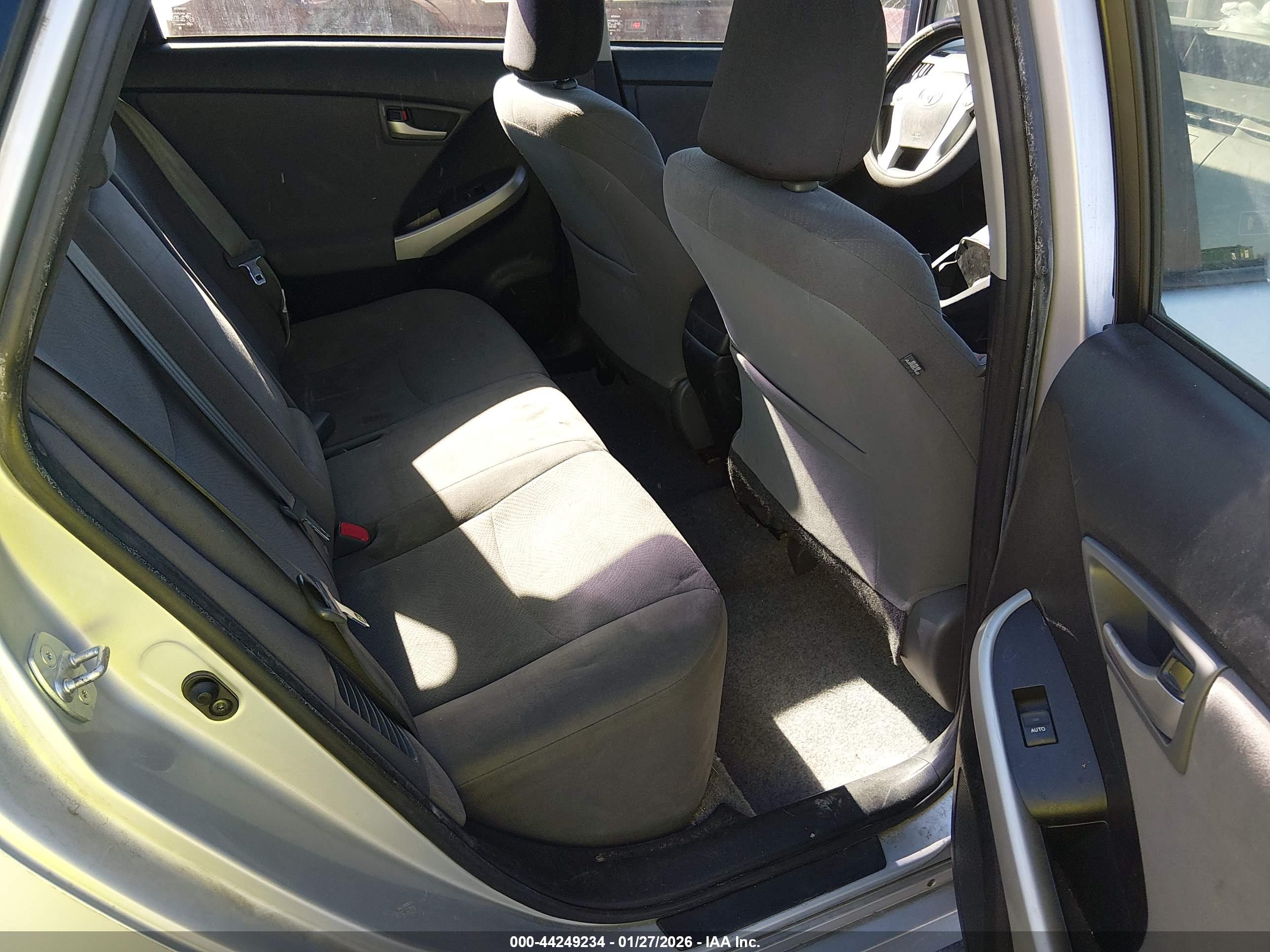 TOYOTA PRIUS image 8