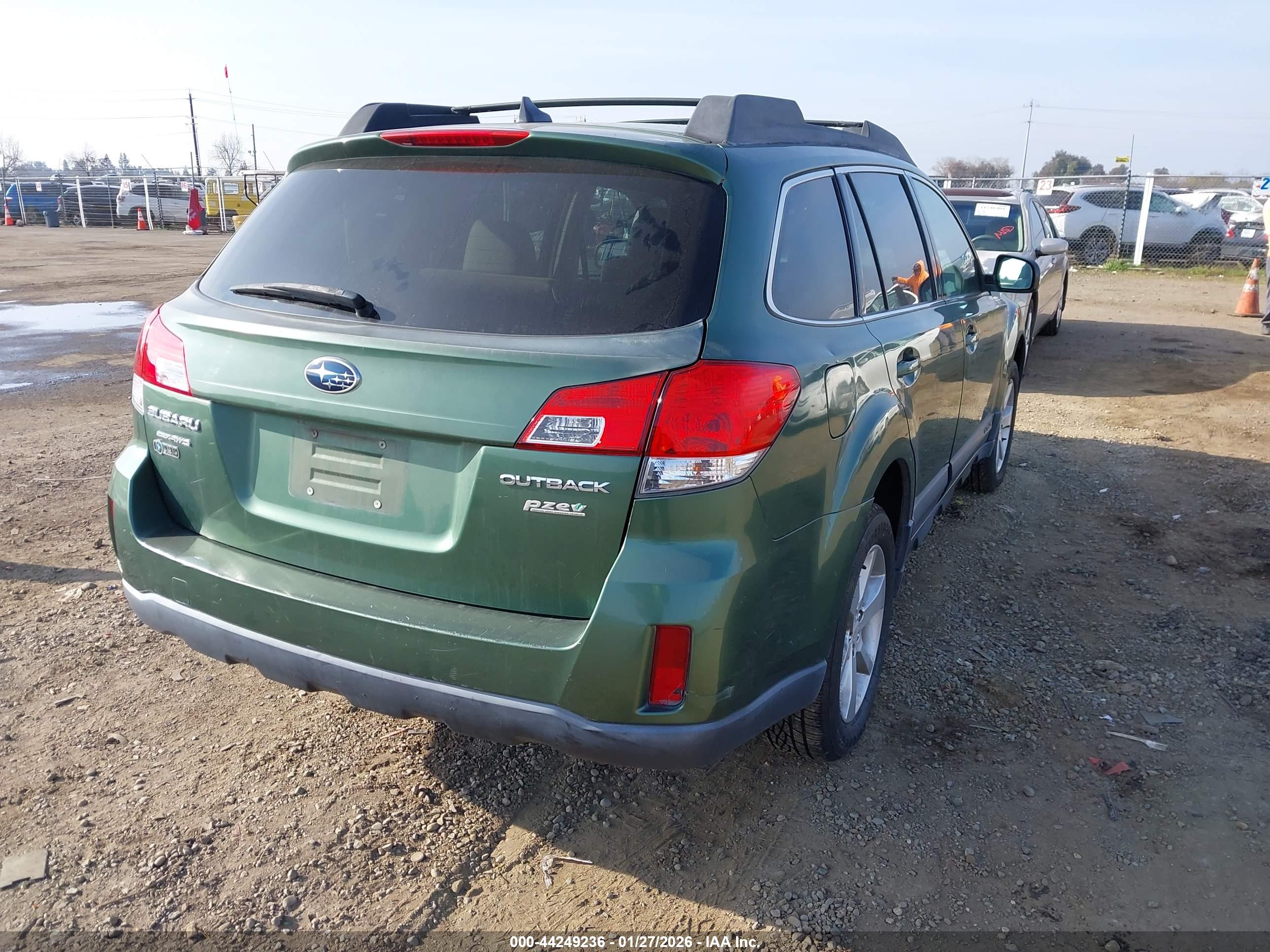 SUBARU OUTBACK image 4