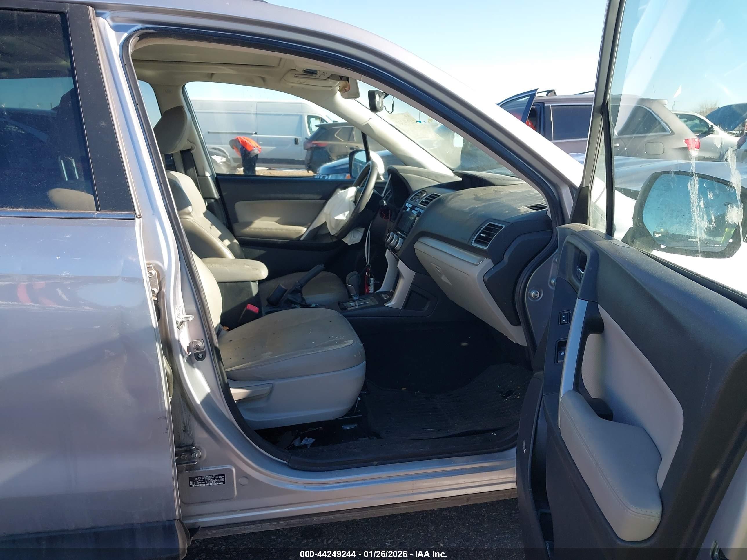 SUBARU FORESTER image 5