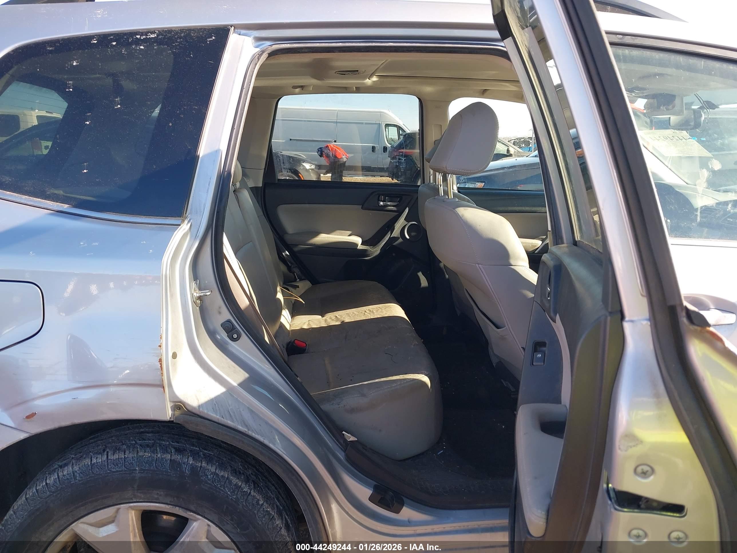 SUBARU FORESTER image 8