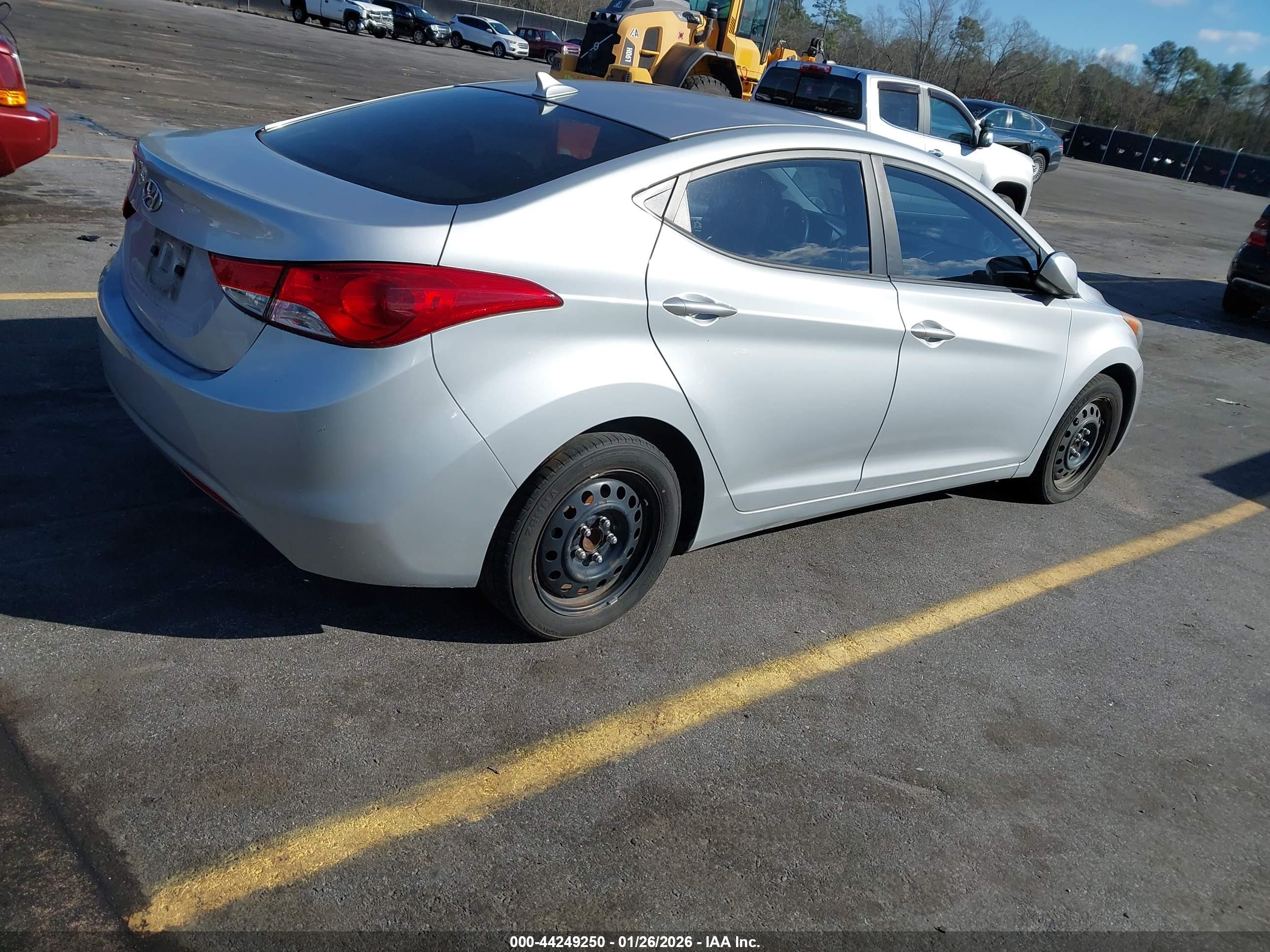 HYUNDAI ELANTRA image 4