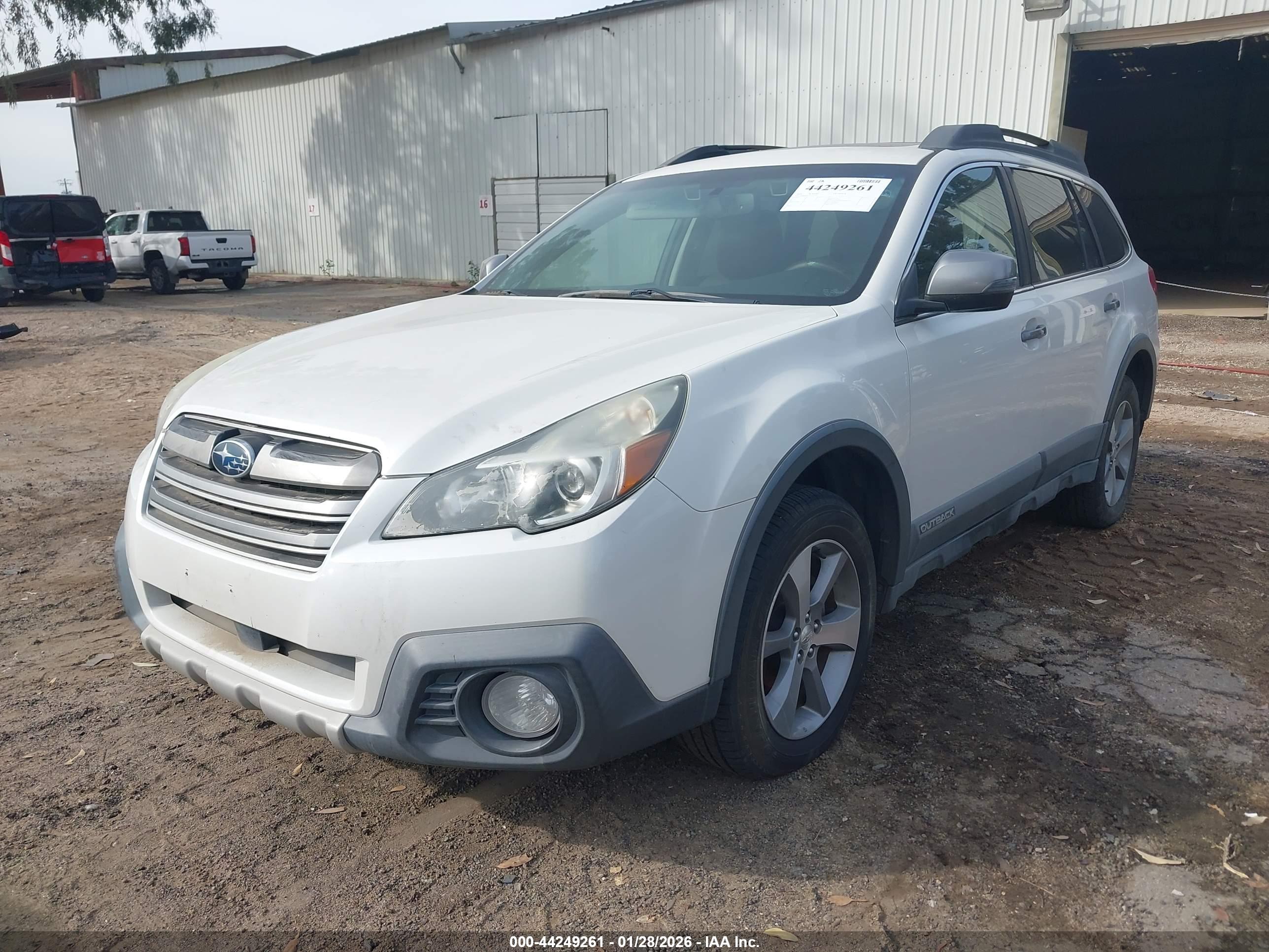 SUBARU OUTBACK image 2