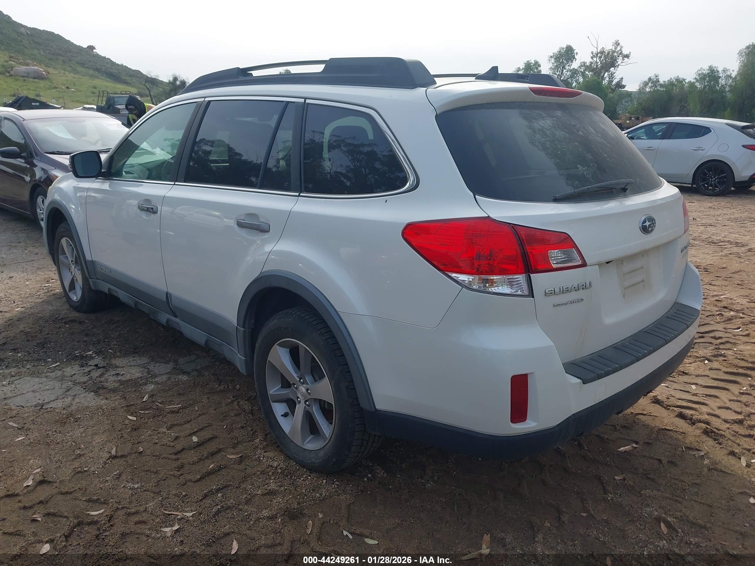 SUBARU OUTBACK image 3