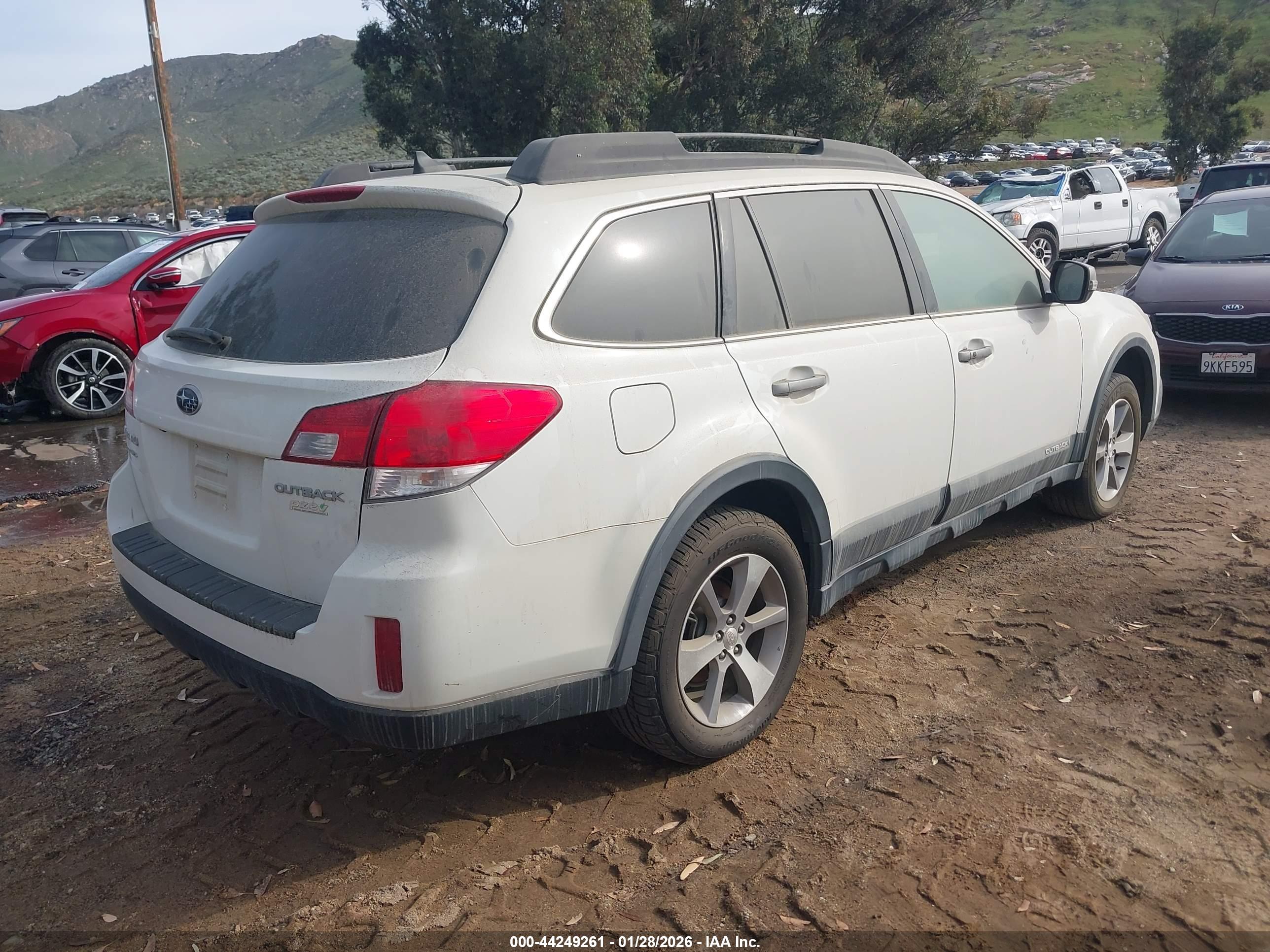 SUBARU OUTBACK image 4