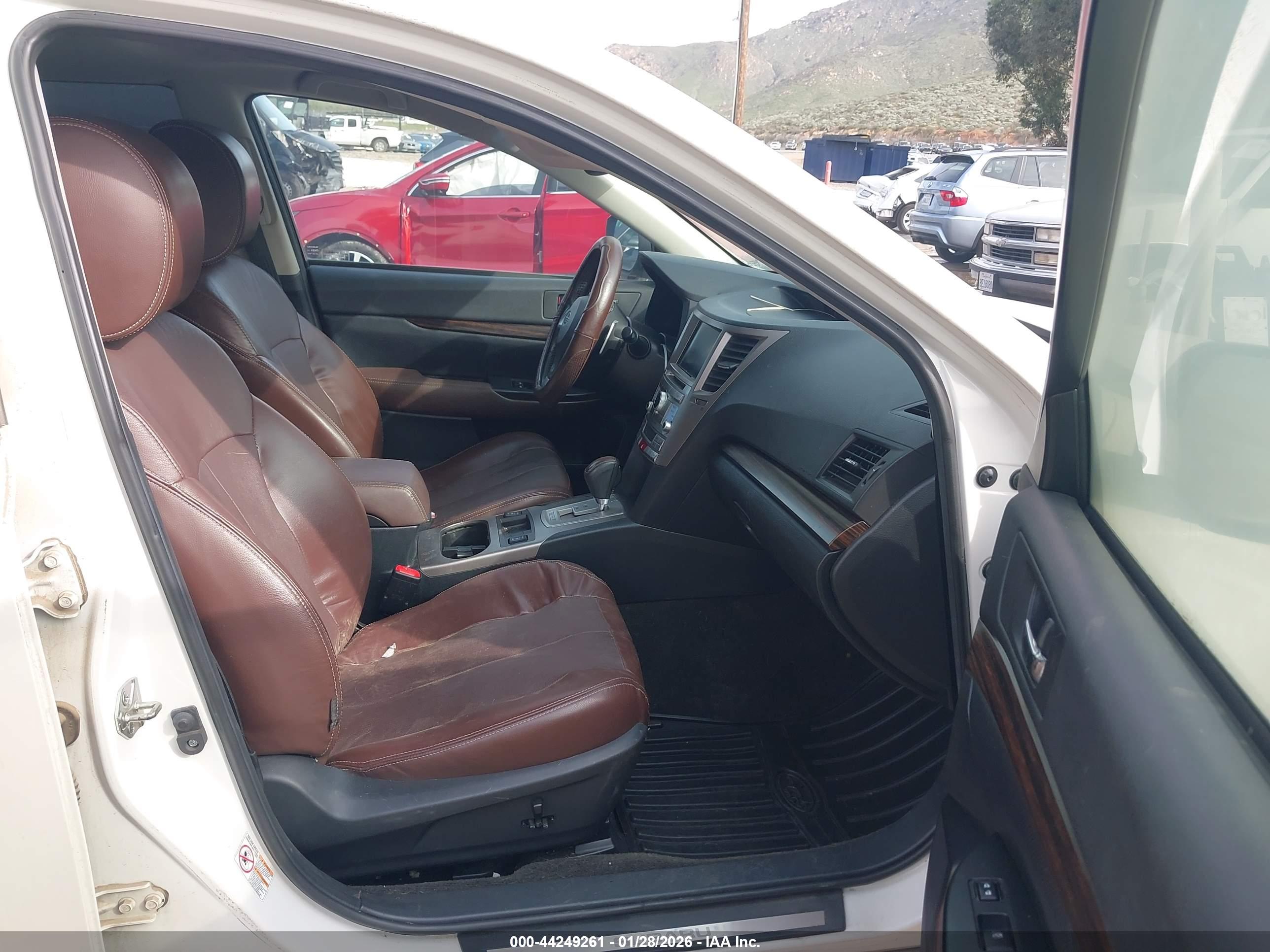 SUBARU OUTBACK image 5