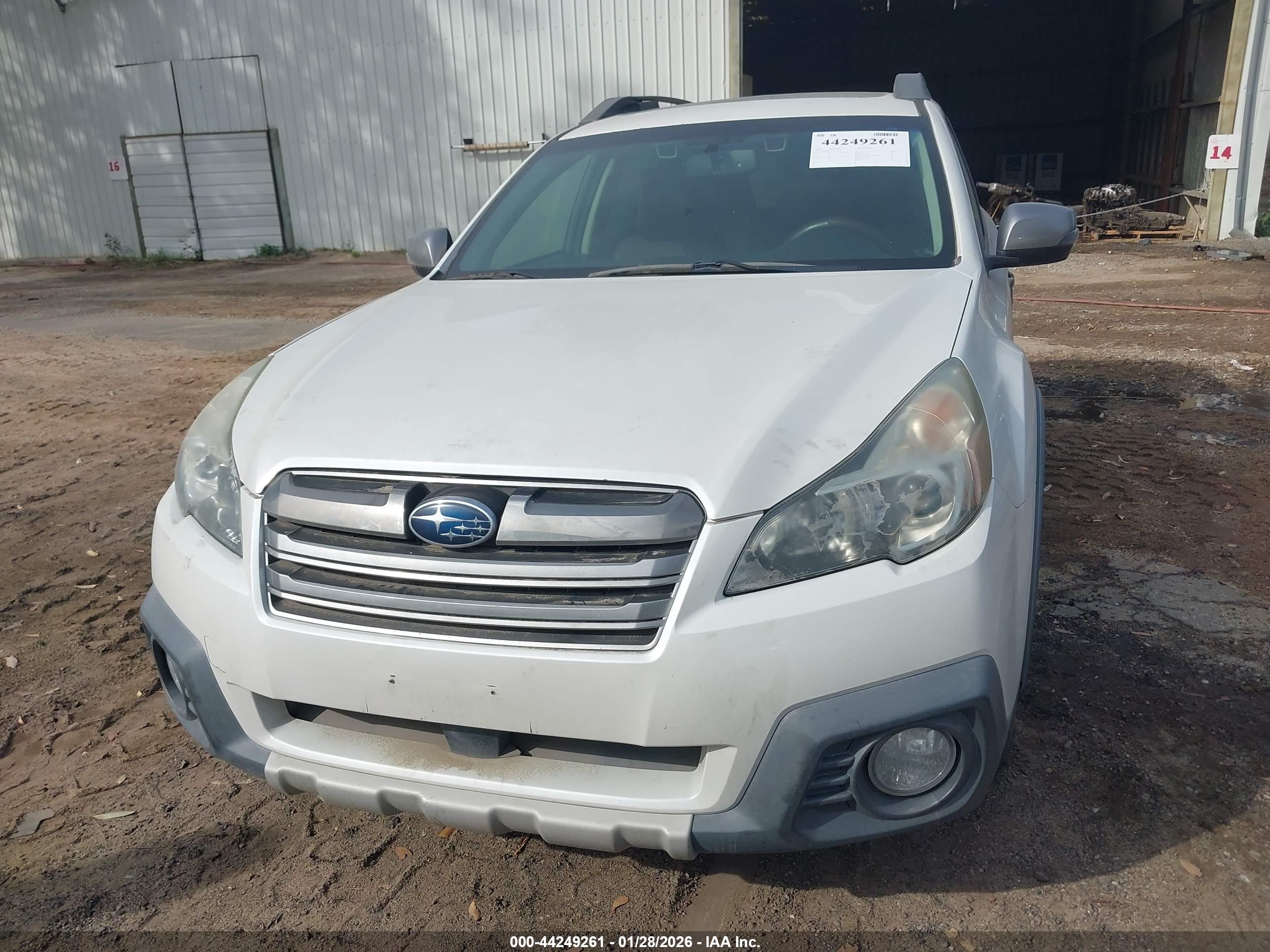 SUBARU OUTBACK image 6