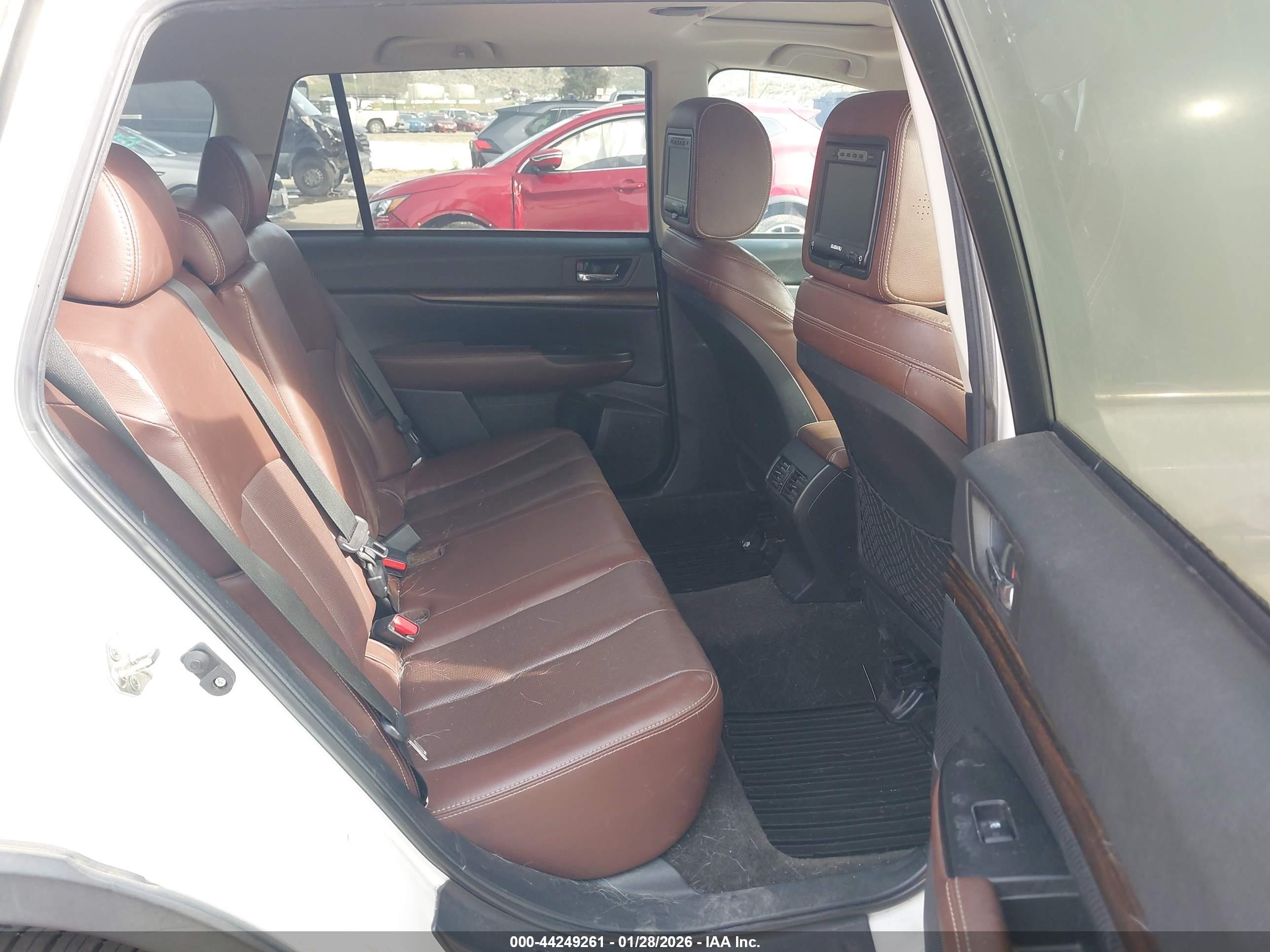 SUBARU OUTBACK image 8