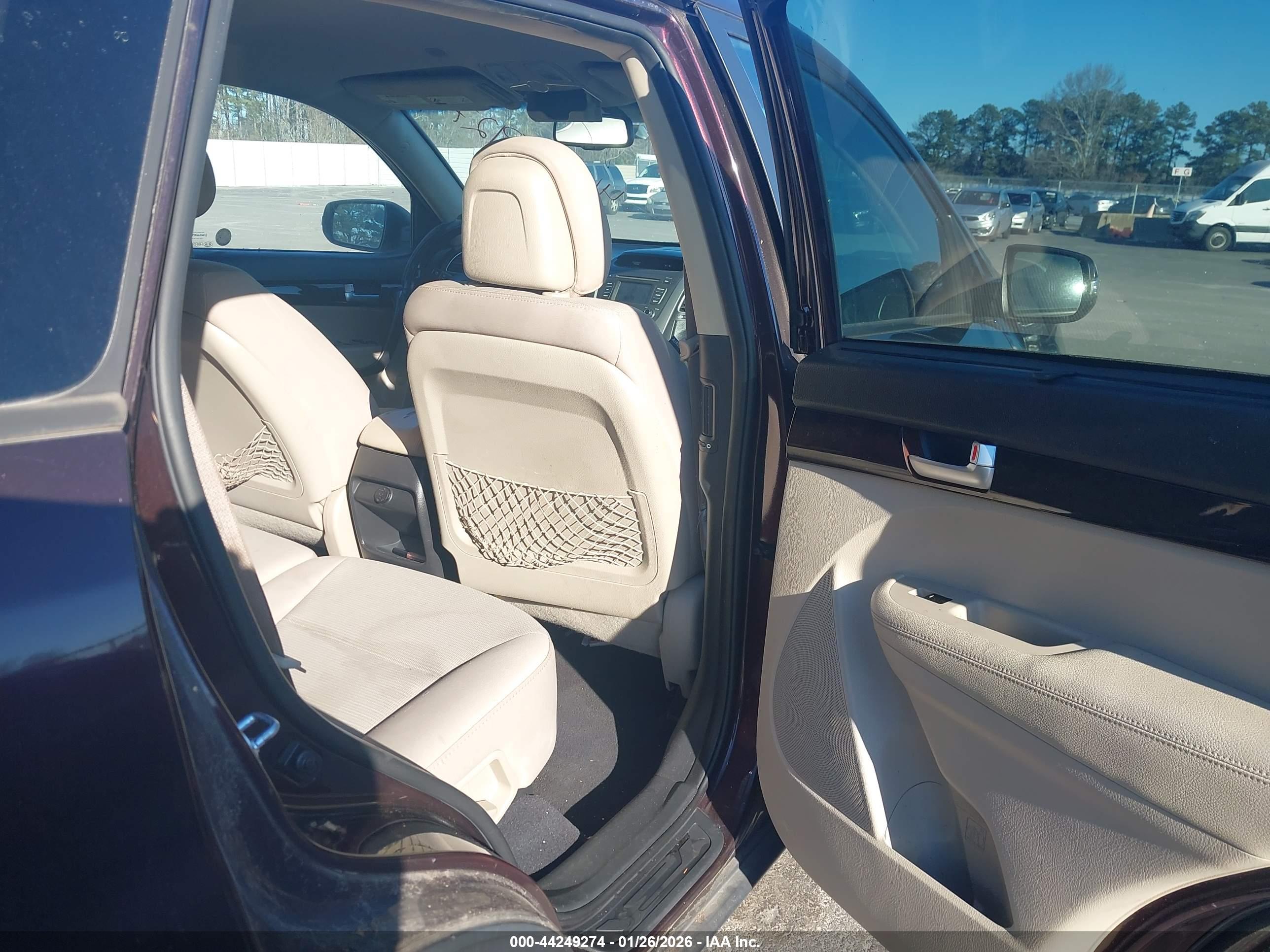 KIA SORENTO image 8